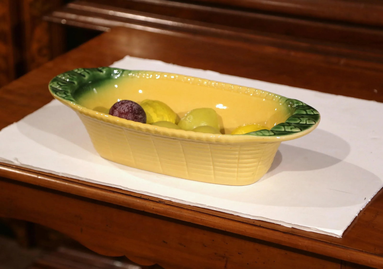 Early 20th Century French Hand-Painted Barbotine Decorative Dish With Handles - 3