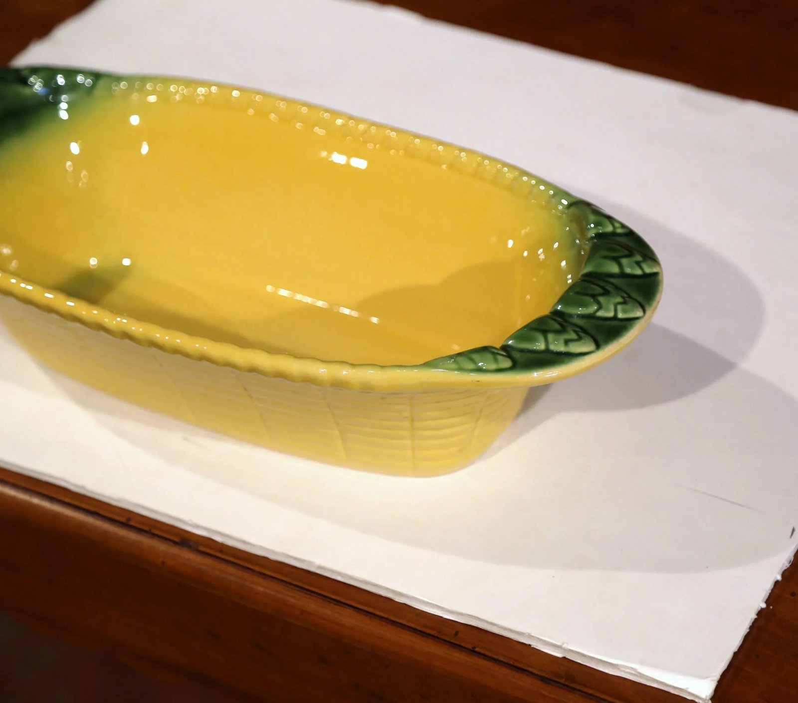 Early 20th Century French Hand-Painted Barbotine Decorative Dish With Handles - 5