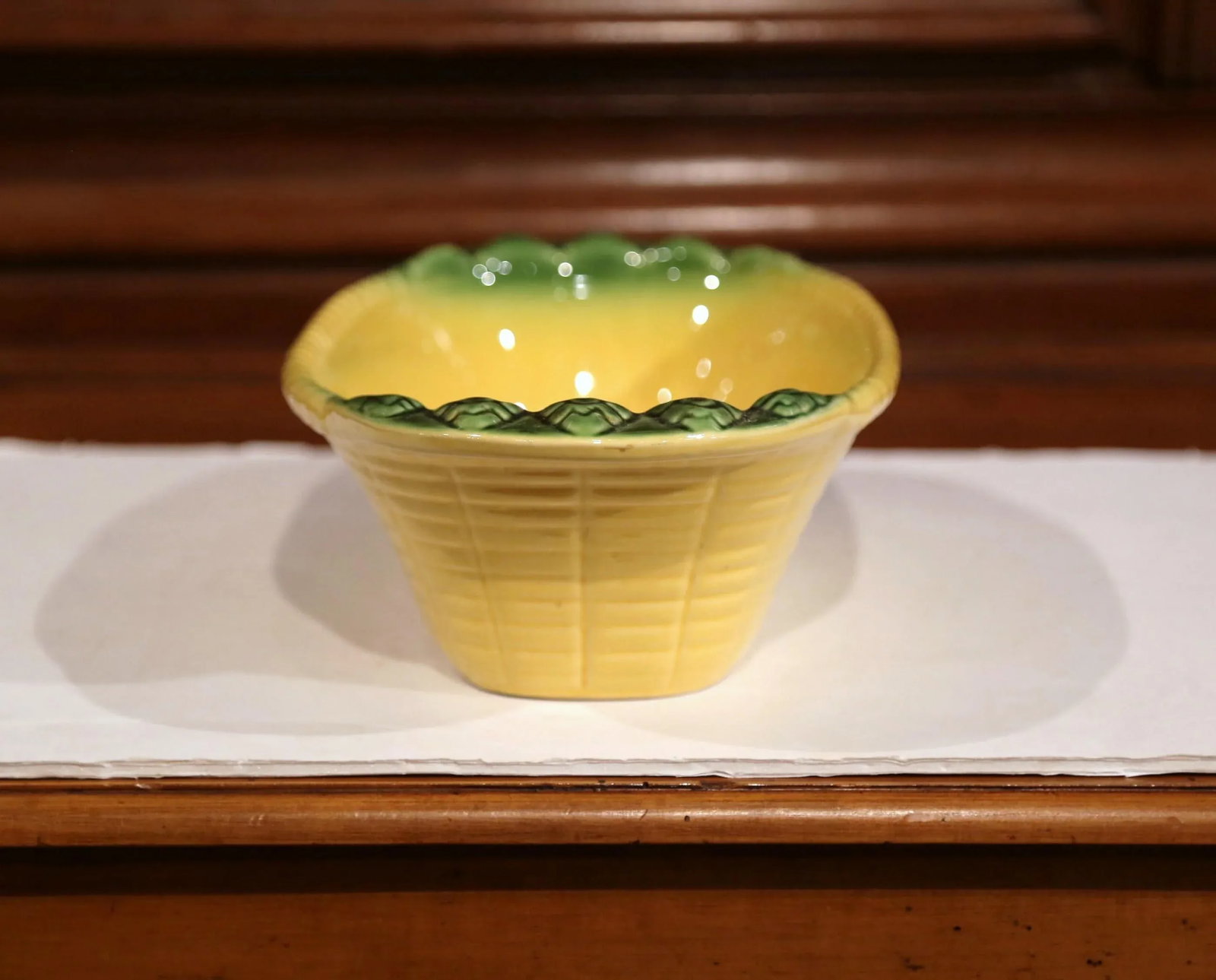 Early 20th Century French Hand-Painted Barbotine Decorative Dish With Handles - 6