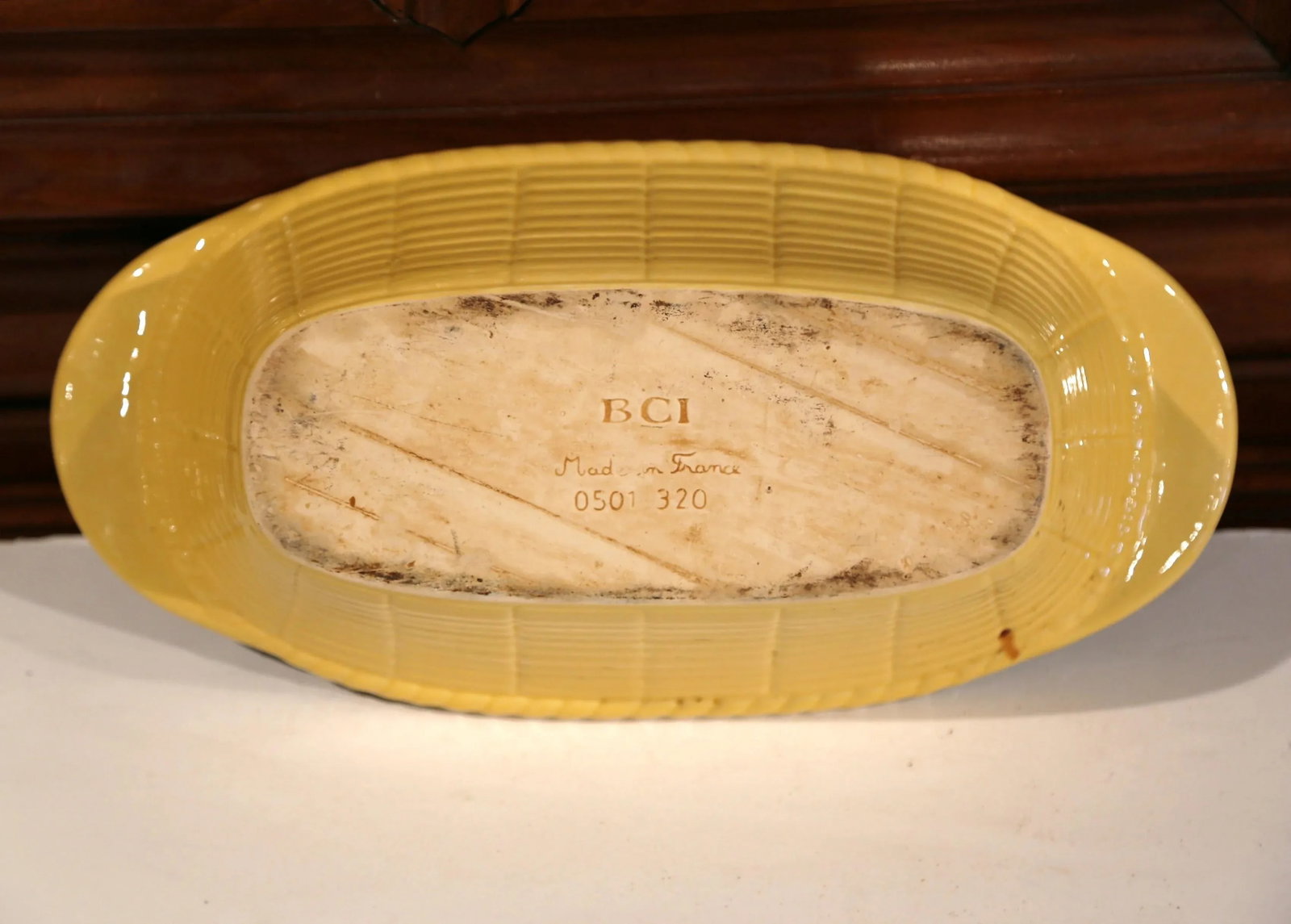 Early 20th Century French Hand-Painted Barbotine Decorative Dish With Handles - 7