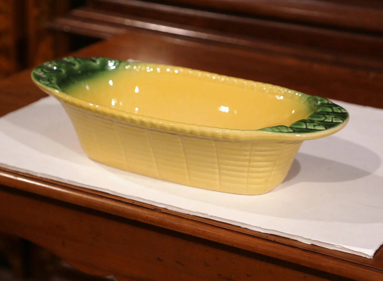 Early 20th Century French Hand-Painted Barbotine Decorative Dish With Handles - 9