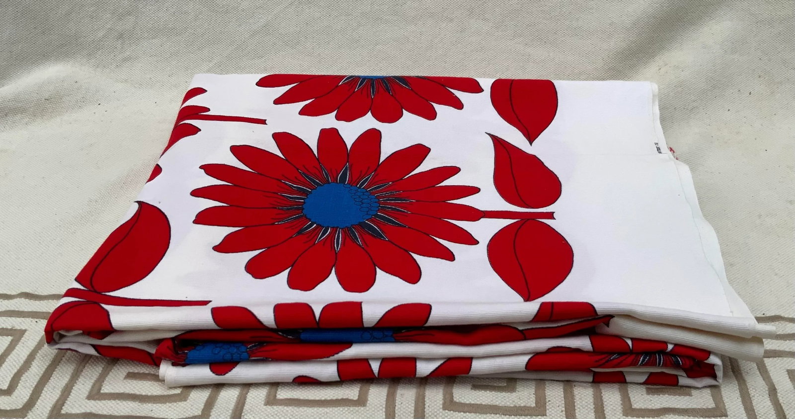 Mid-Century American Pop Art Cotton Fabric - Large Scale Daisy Print - 2
