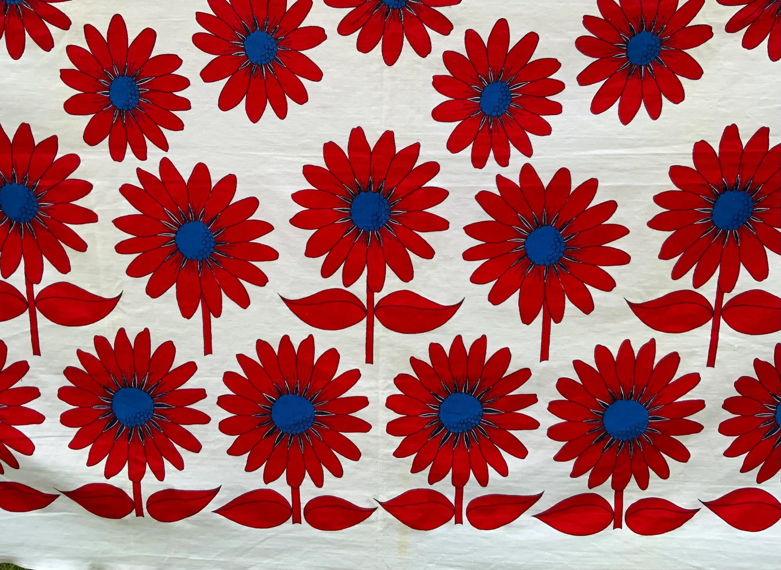 Mid-Century American Pop Art Cotton Fabric - Large Scale Daisy Print - 3