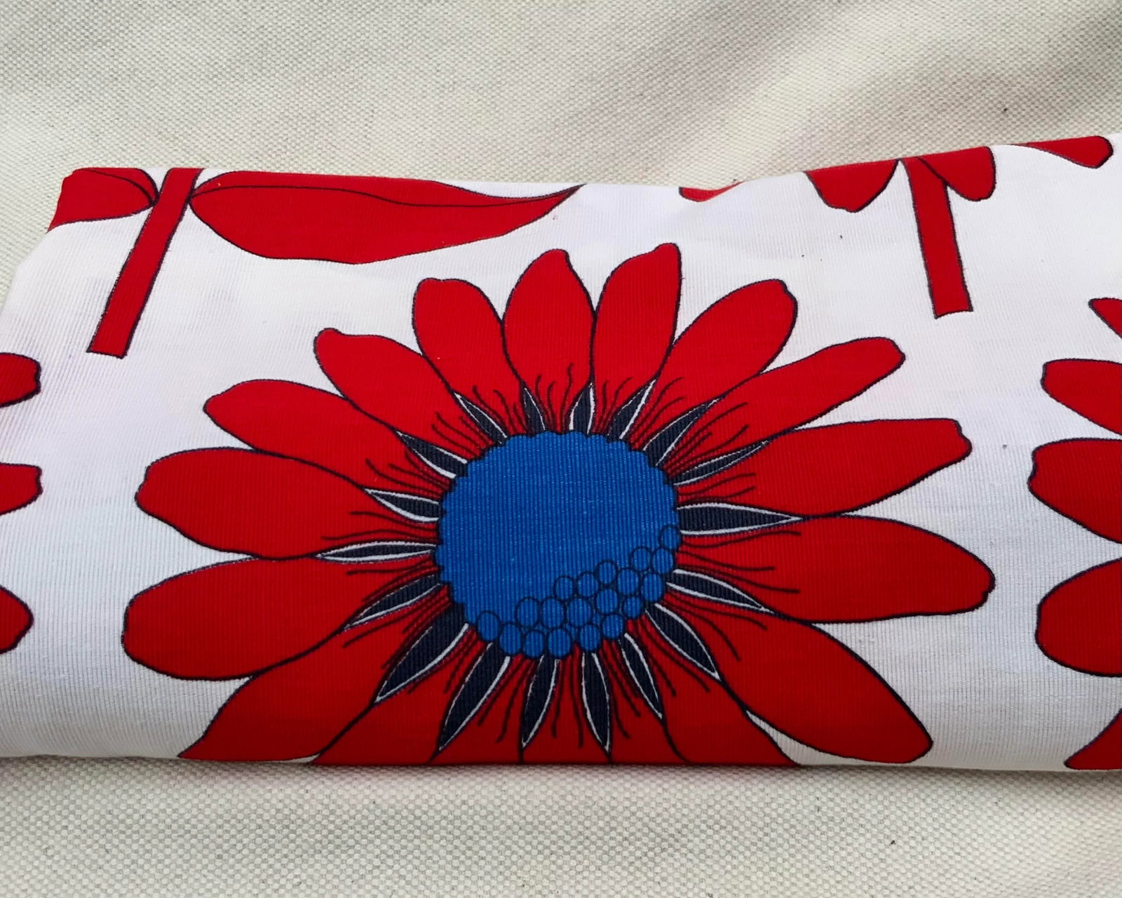 Mid-Century American Pop Art Cotton Fabric - Large Scale Daisy Print - 4