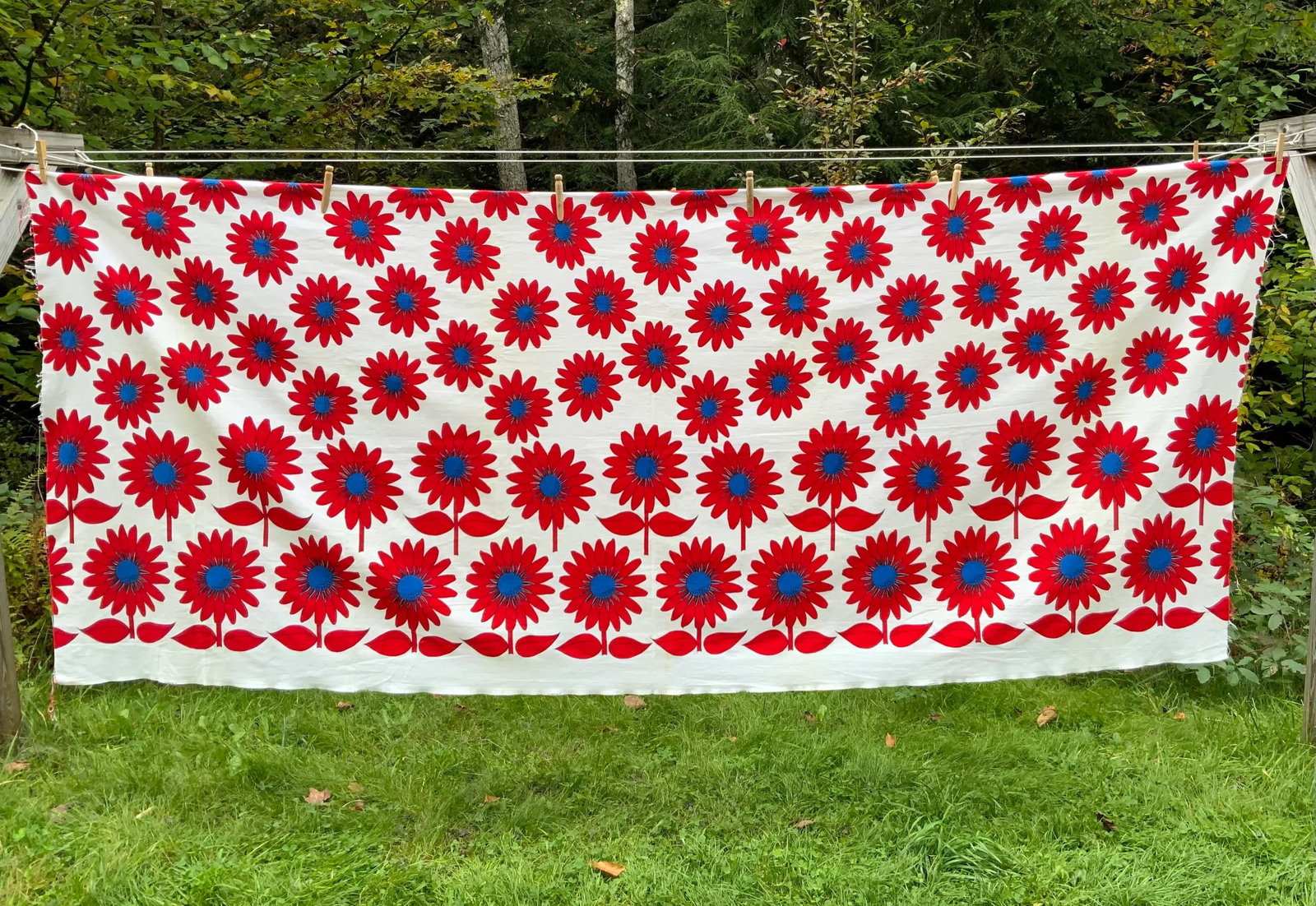 Mid-Century American Pop Art Cotton Fabric - Large Scale Daisy Print - 5