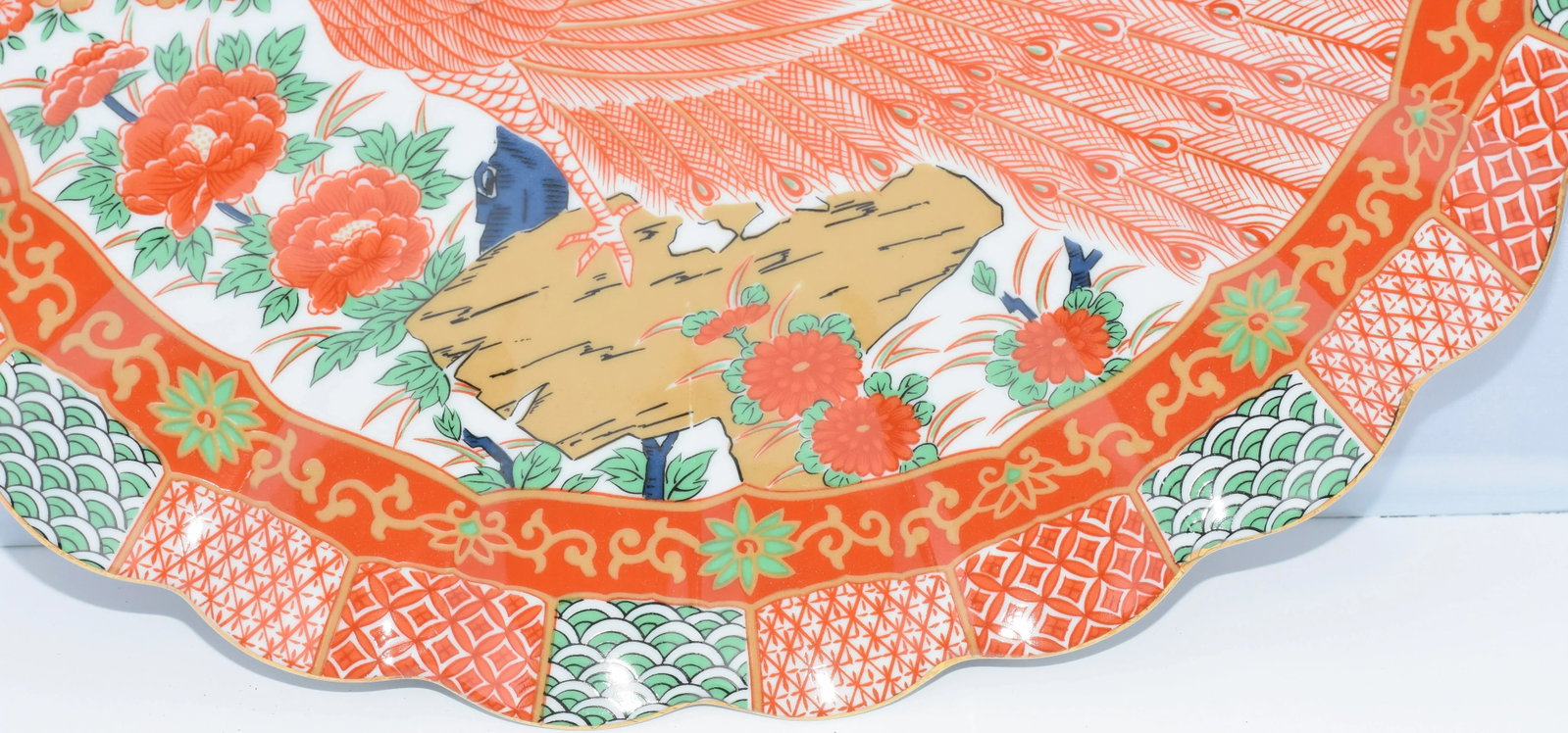 1970s Large Japanese Arita Imari Peacock Scalloped Coupe Porcelain Platter - 3