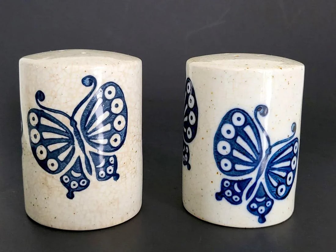 1970s Otagiri Speckle Ceramic Salt and Pepper Shakers With Butterfly Motif, Set of 2 - 3
