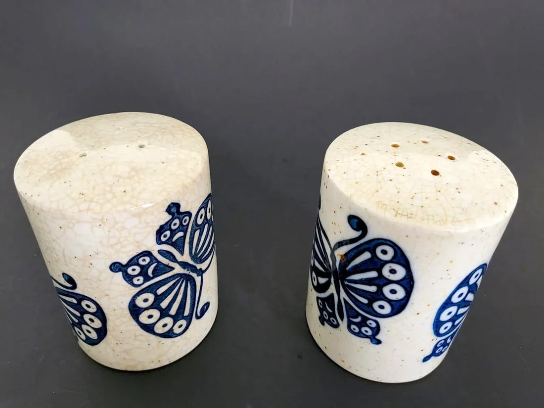 1970s Otagiri Speckle Ceramic Salt and Pepper Shakers With Butterfly Motif, Set of 2 - 5