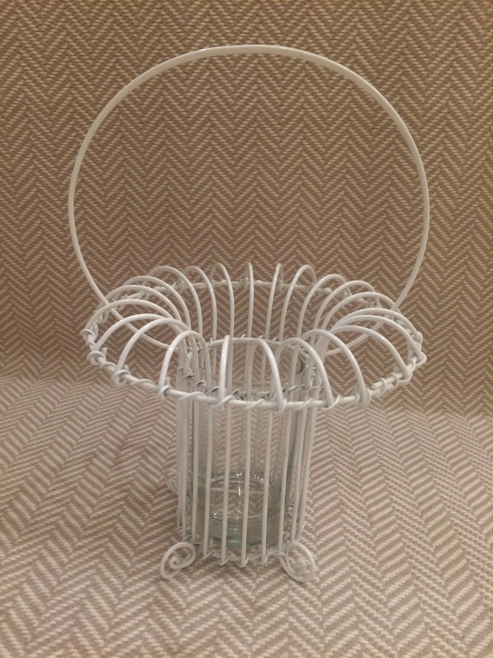 1980s Vintage Shabby Chic White Wire Spring/Summer Flower Basket Surrounding a Clear Glass Vase - 3