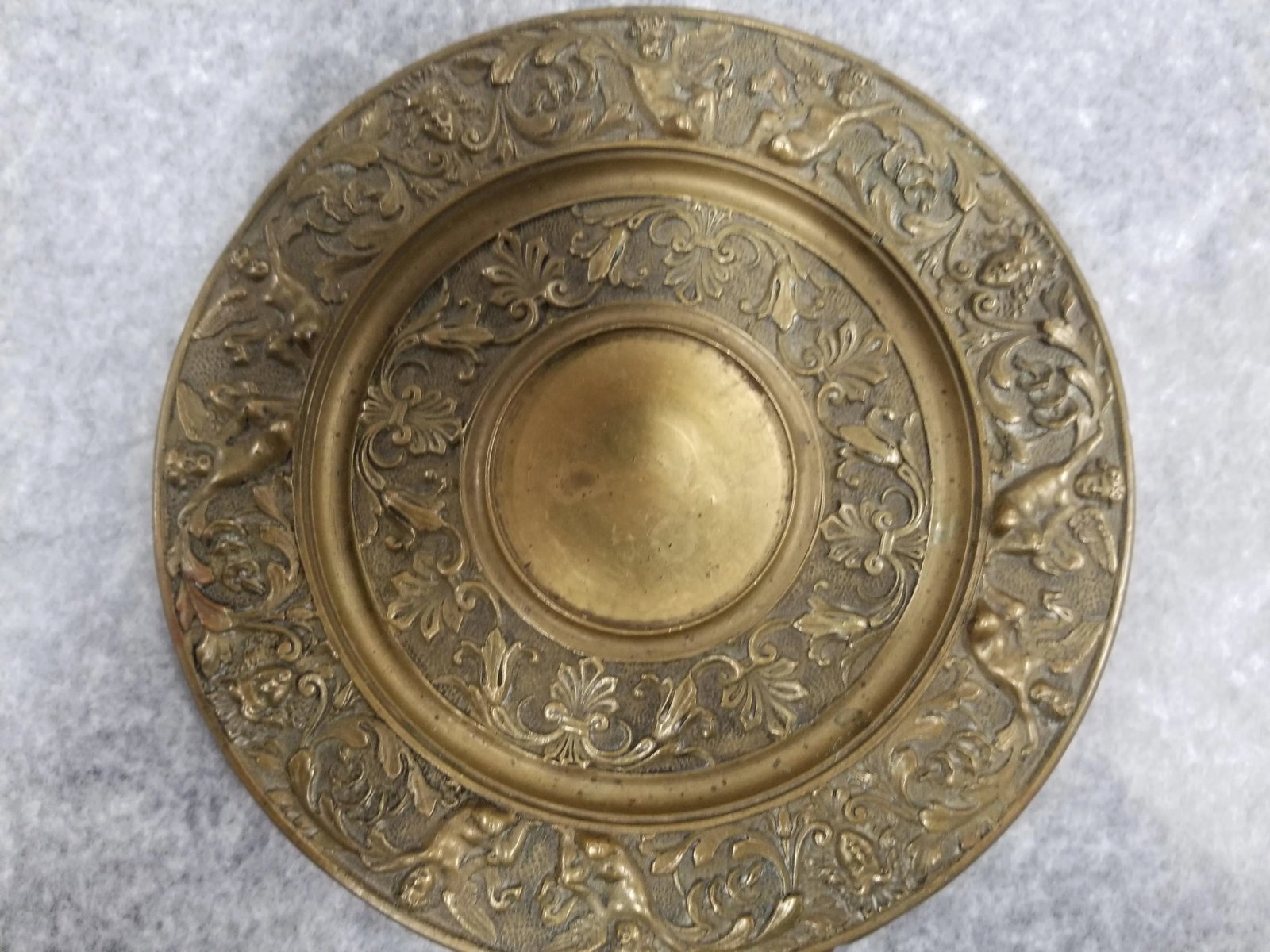Mid 20th Century Brass Plate With Cherub Motif - 2