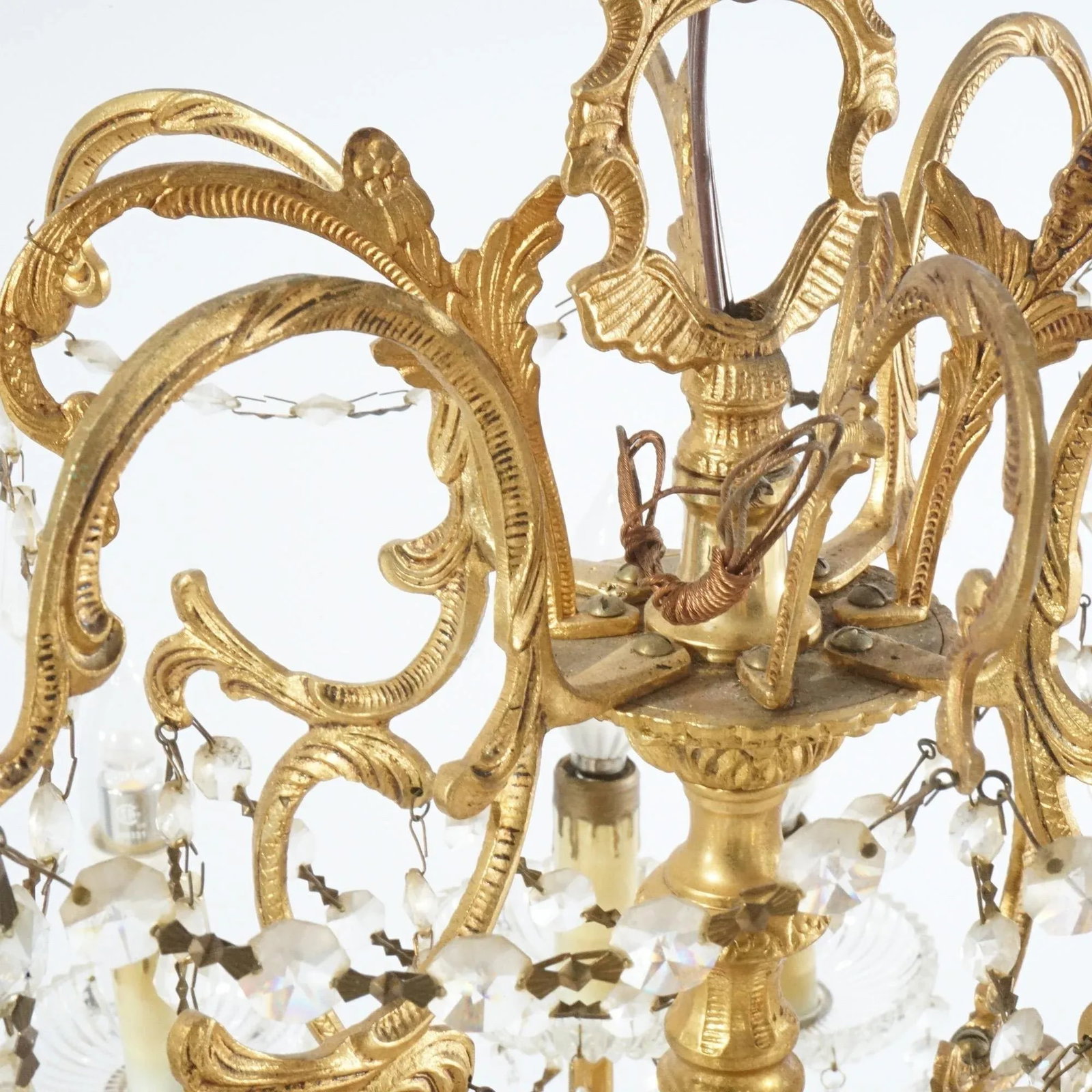 French Style Gilt & Crystal Twelve-Light Tiered Chandelier, 1930 - 10