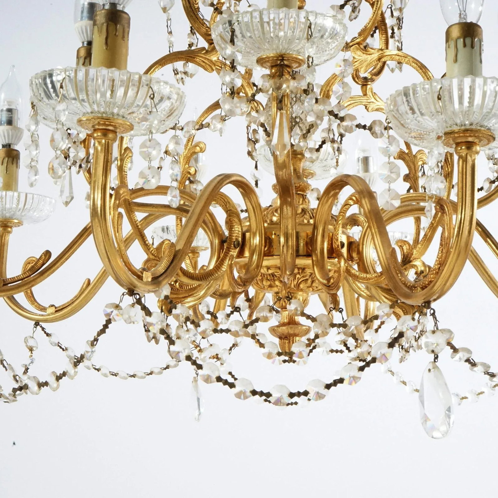 French Style Gilt & Crystal Twelve-Light Tiered Chandelier, 1930 - 11