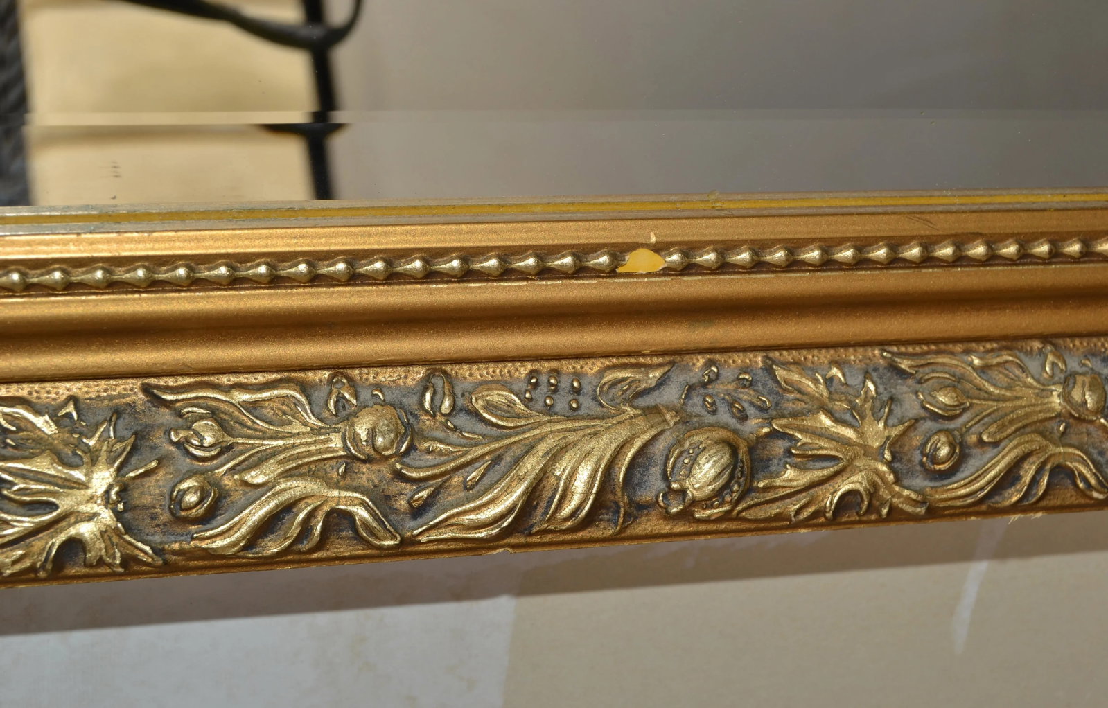 1980s British Neoclassical Giltwood Beveled Wall Mirror Small Dahlia Hand Carved Frame - 6