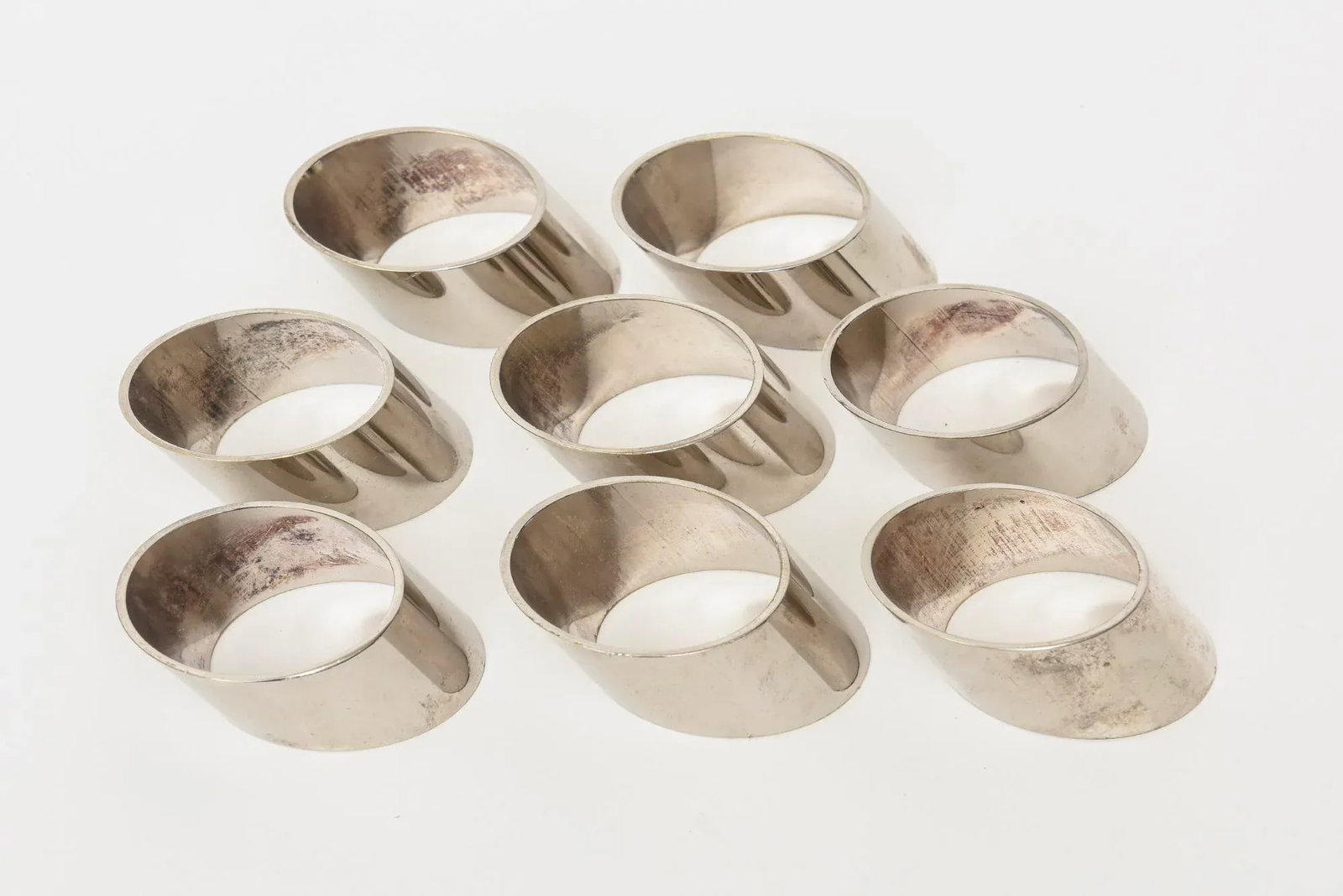 Vintage Sculptural Angled Silver Plate Napkin Rings Set of Eight Italian - 3
