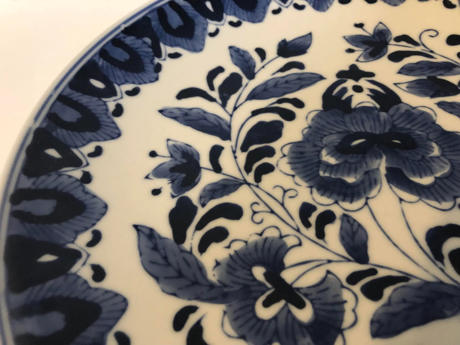 Asian Style Blue & White Floral Design 10.25"d Platen - 2