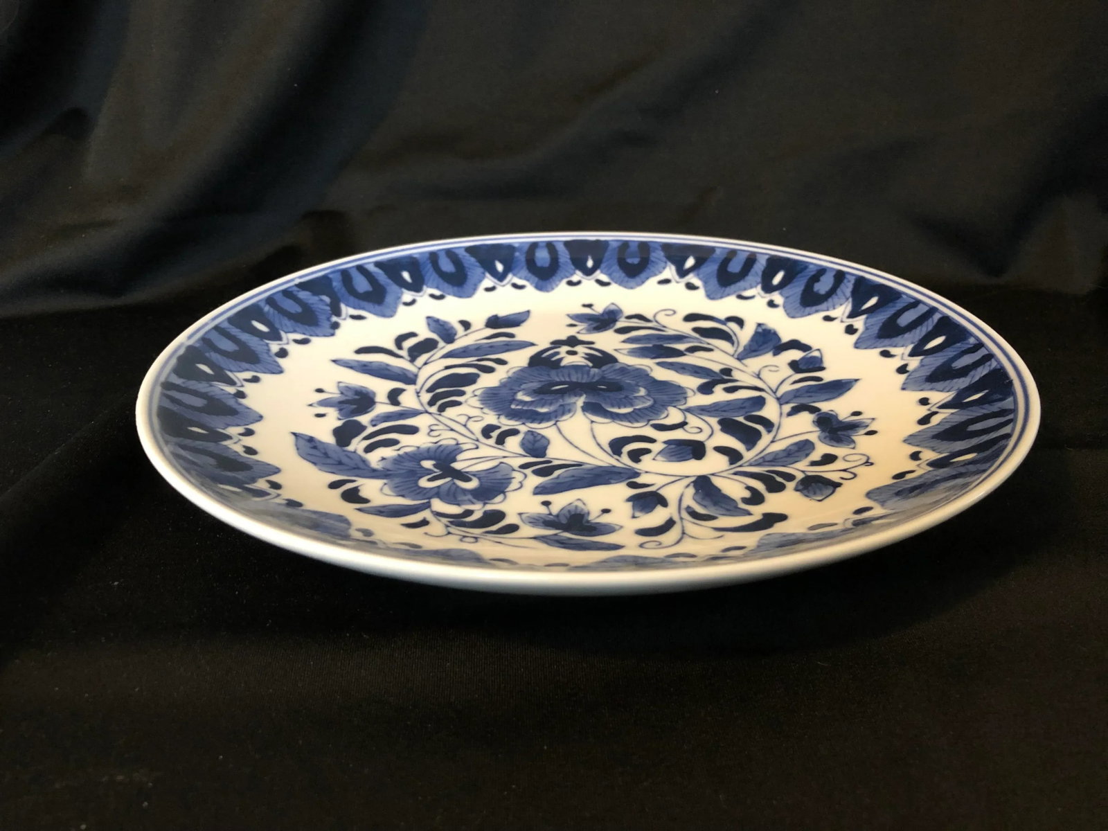 Asian Style Blue & White Floral Design 10.25"d Platen - 4