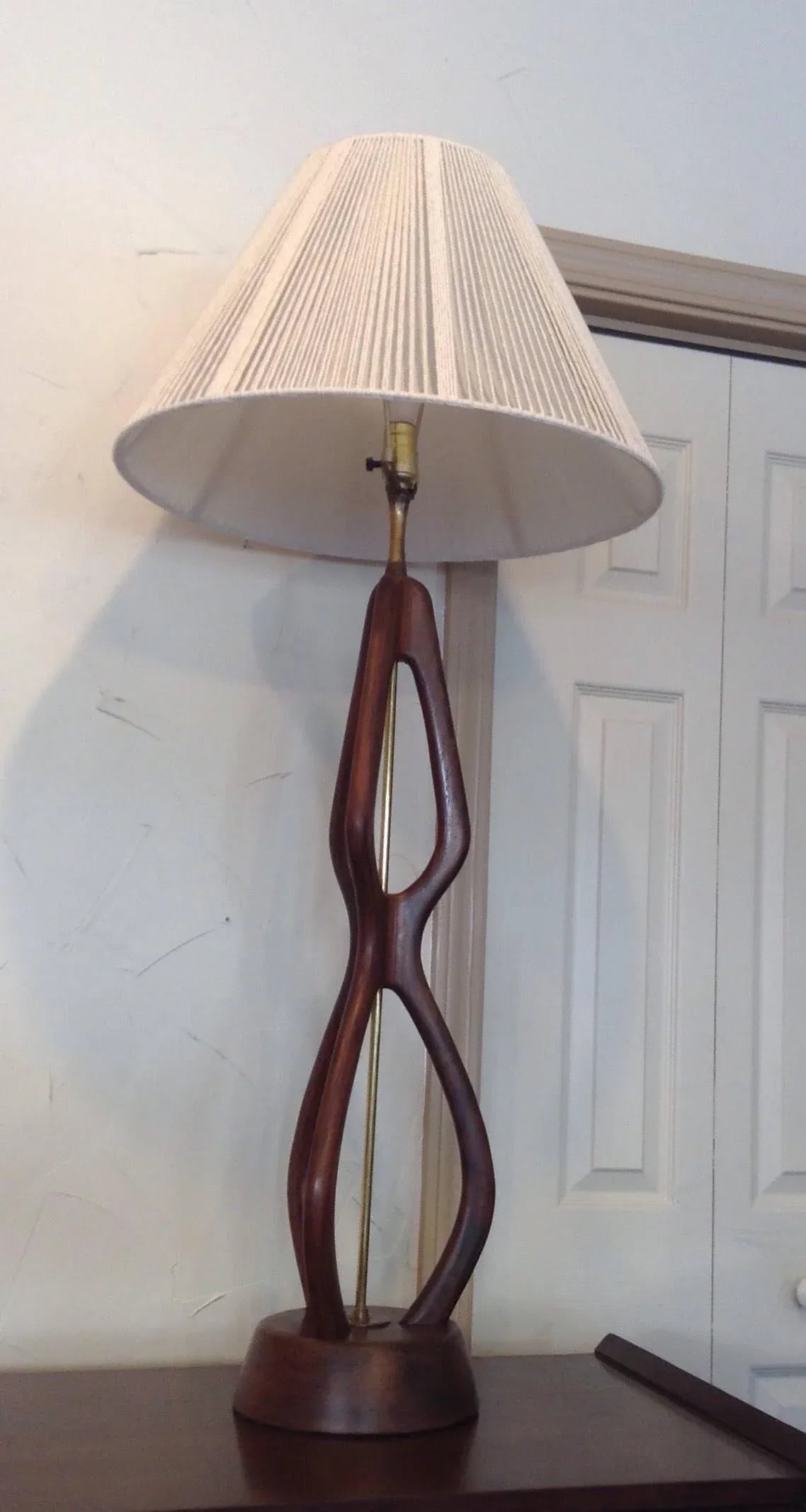 Mid Century Modern Oversize Sculpted Walnut Table Lamp With String Shade 60s - 11
