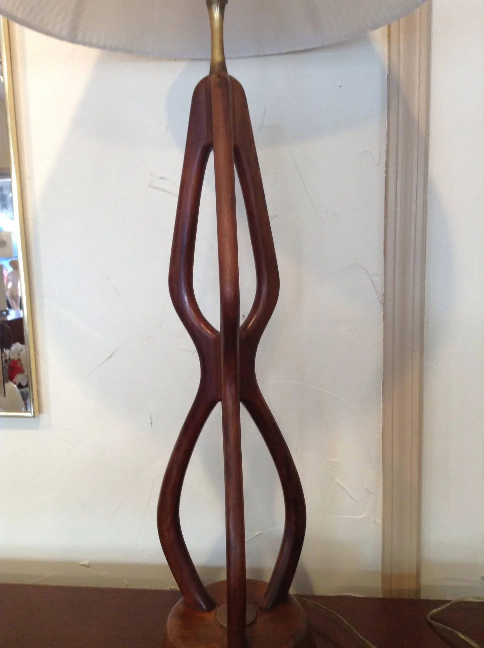 Mid Century Modern Oversize Sculpted Walnut Table Lamp With String Shade 60s - 7
