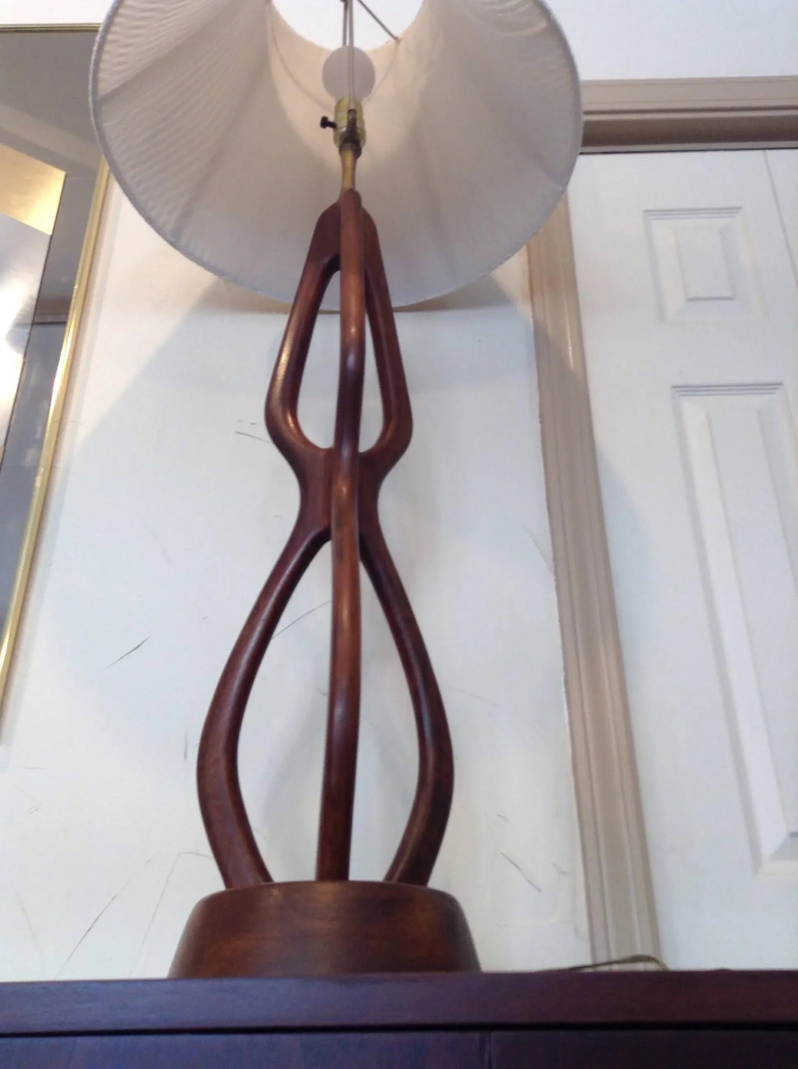 Mid Century Modern Oversize Sculpted Walnut Table Lamp With String Shade 60s - 8