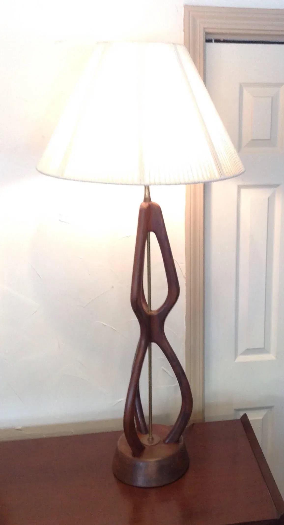 Mid Century Modern Oversize Sculpted Walnut Table Lamp With String Shade 60s - 9