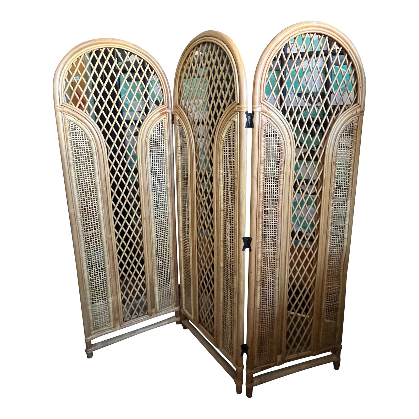 Mid Century Bent Bamboo Rattan Folding Room Divider: Vintage Mid Century Bent Bamboo Rattan Folding Room Divider. Great accent to any room. Use for texture and height interest, or utilize to divide a space. Whether your style is boho, cottage core, or