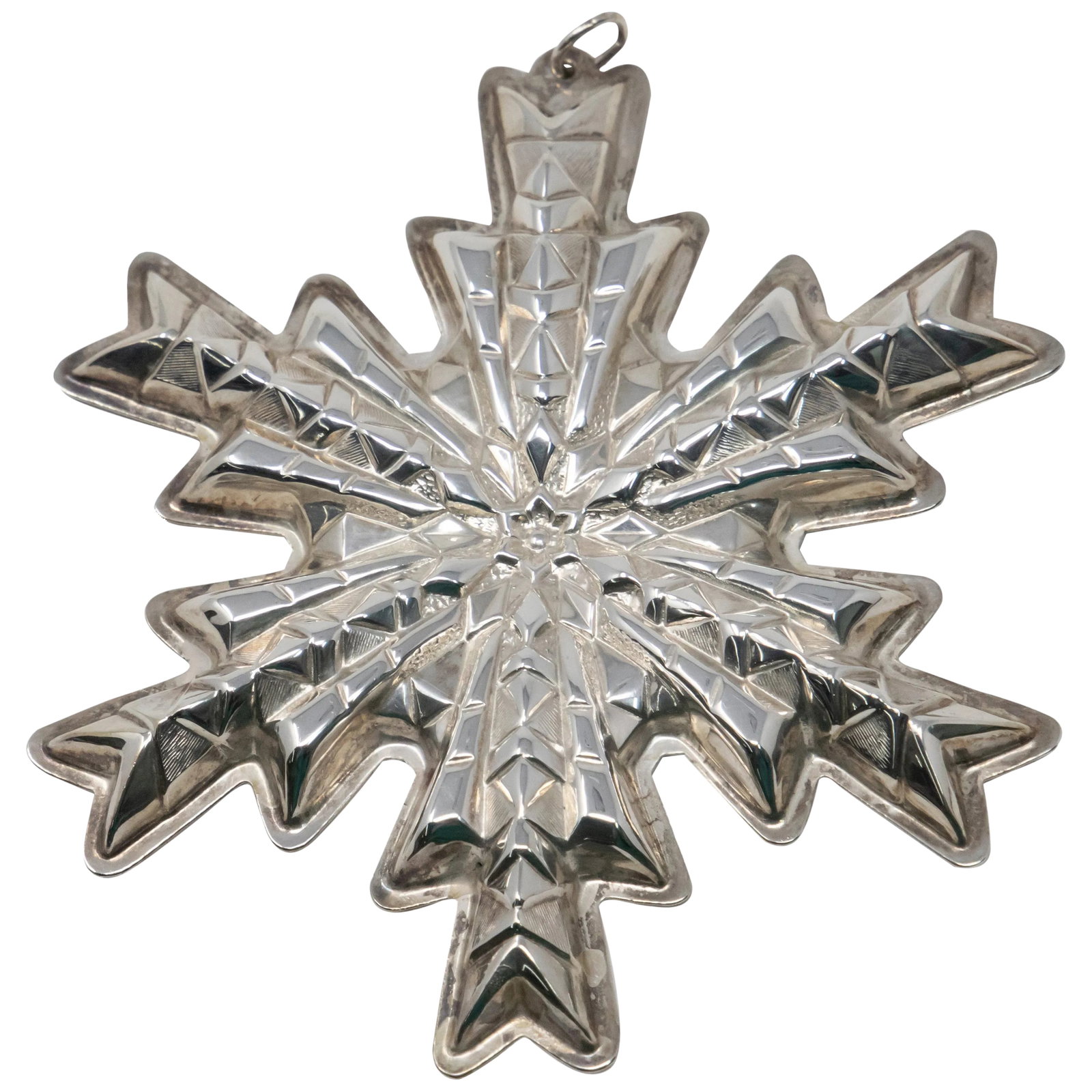 1978 Gorham Sterling Snowflake Ornament: Offering this stunning Gorham snowflake from 1978. Starting in the center with a small six point star. Going out from there in a geometric pattern with angles. The back is flat silver and has