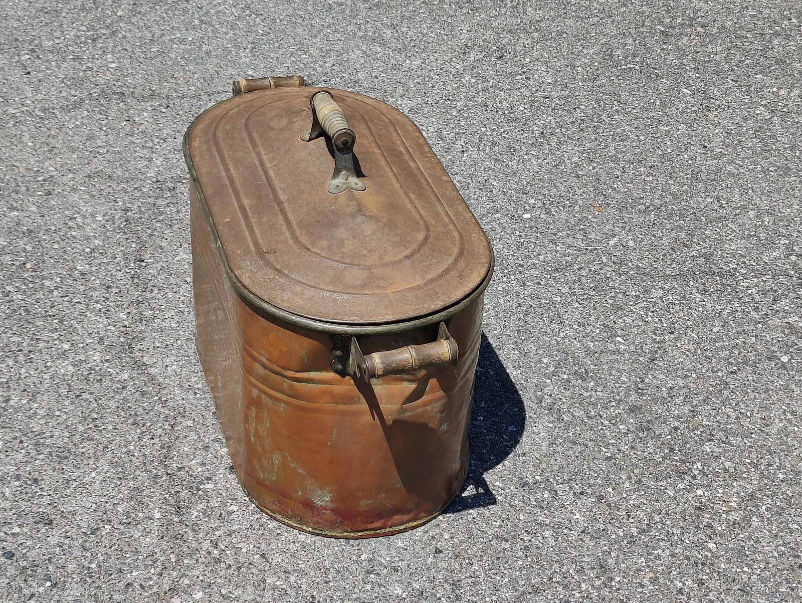 Vintage Primitive Copper Boiler/Wash Tub Pot With Wooden Handles - 5
