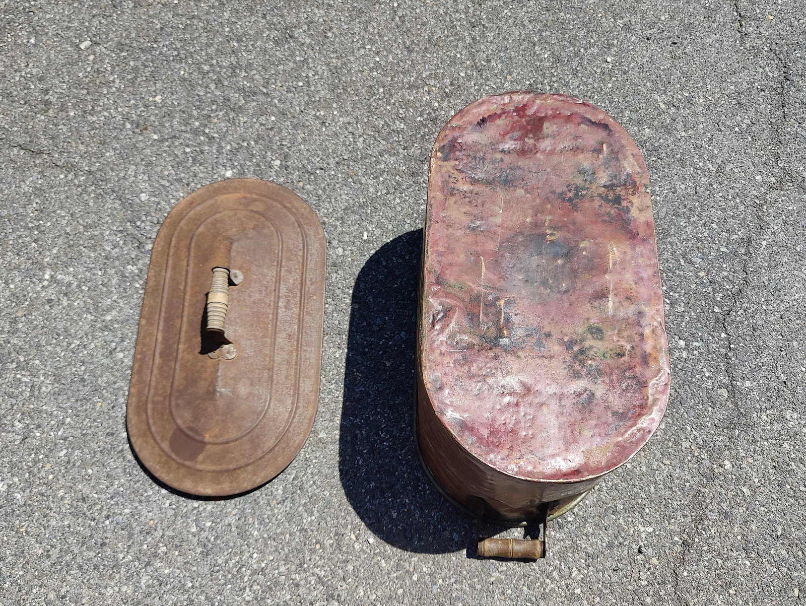 Vintage Primitive Copper Boiler/Wash Tub Pot With Wooden Handles - 8