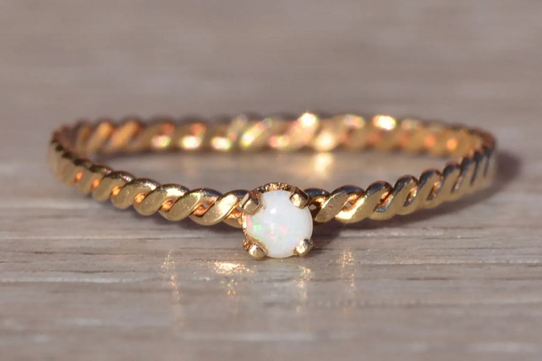 The Danlea Beach: Ladies 14K Yellow Gold Handmade Ring set with Australian Opal - 3