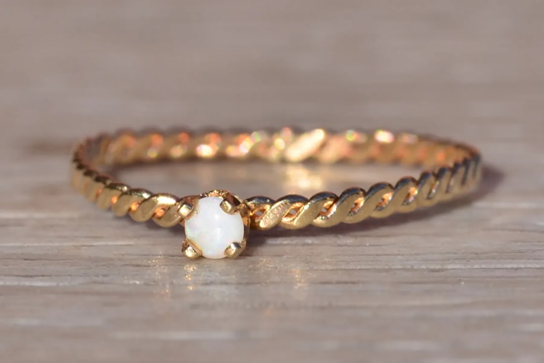 The Danlea Beach: Ladies 14K Yellow Gold Handmade Ring set with Australian Opal - 4