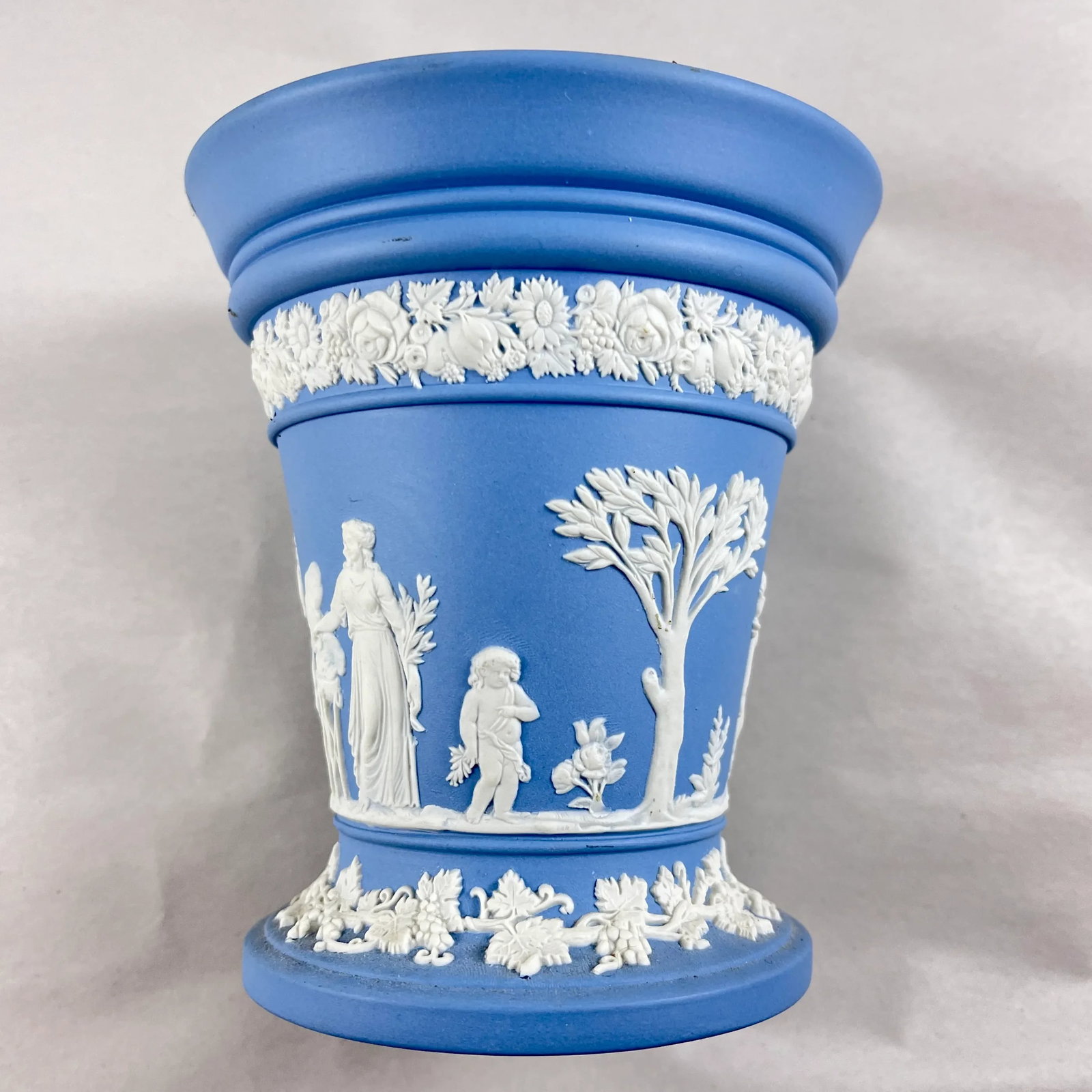Wedgwood Jasperware Neo-Classical Vase With Flower Frog, 1968 - 4