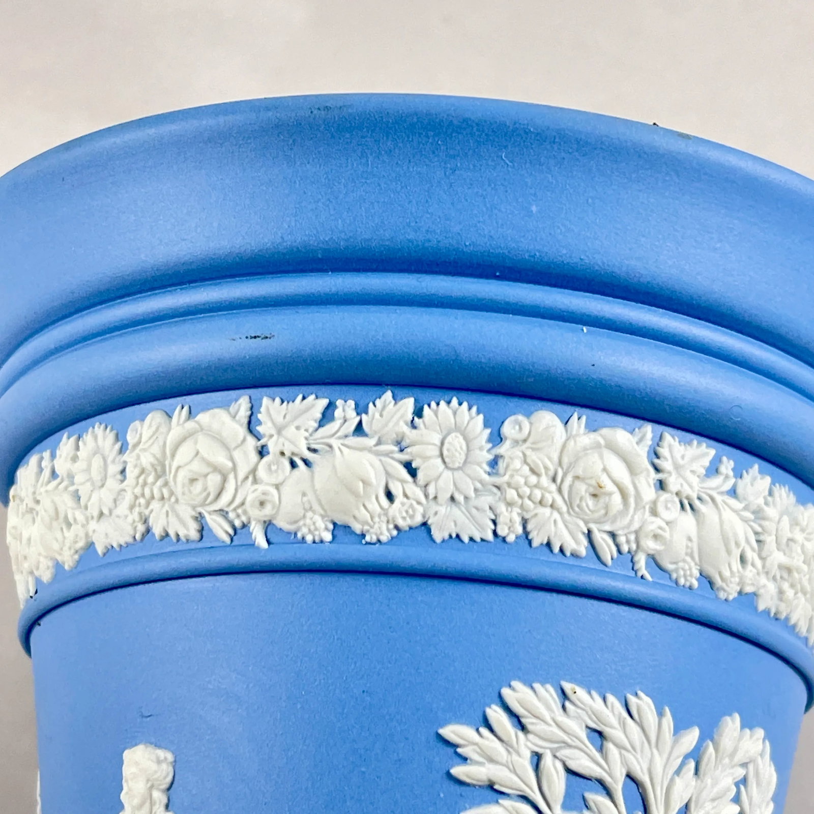Wedgwood Jasperware Neo-Classical Vase With Flower Frog, 1968 - 6
