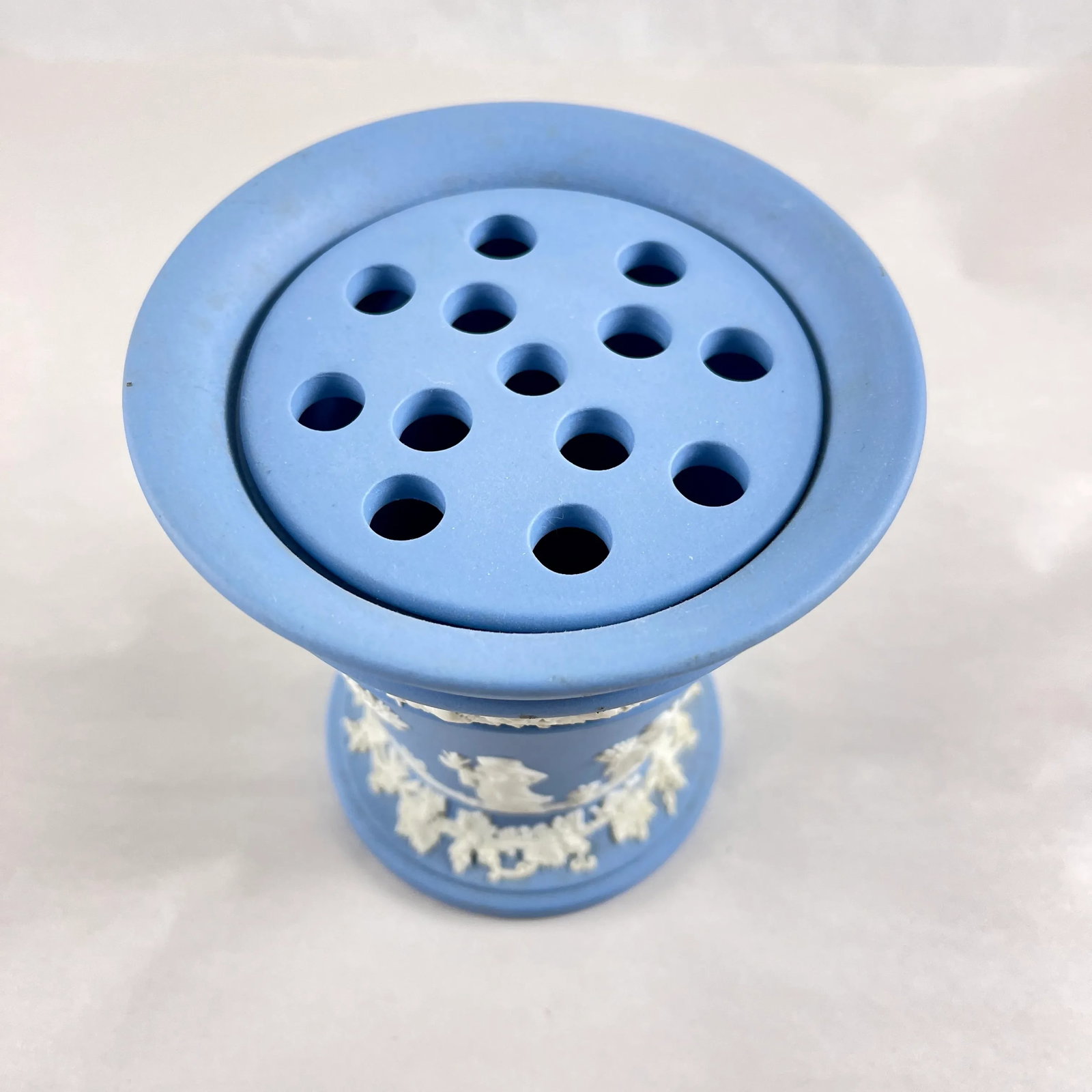 Wedgwood Jasperware Neo-Classical Vase With Flower Frog, 1968 - 7