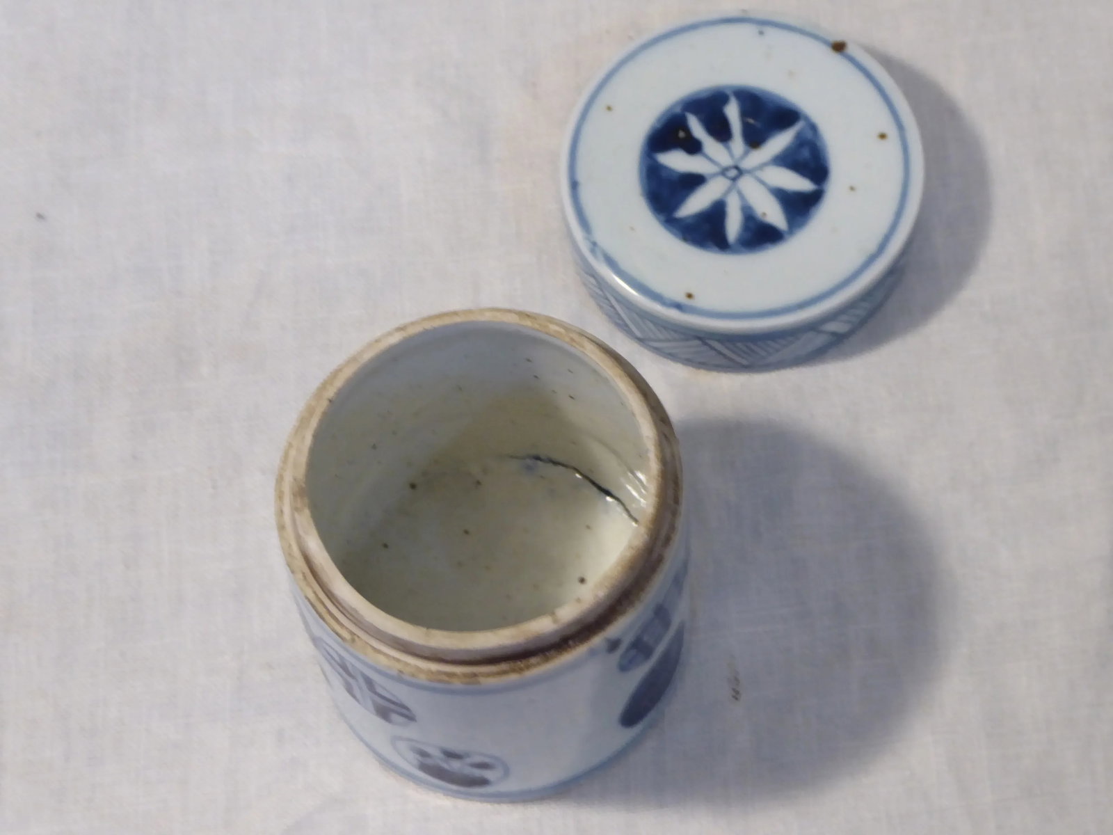 Antique Chinese Porcelain Covered Jar - 4