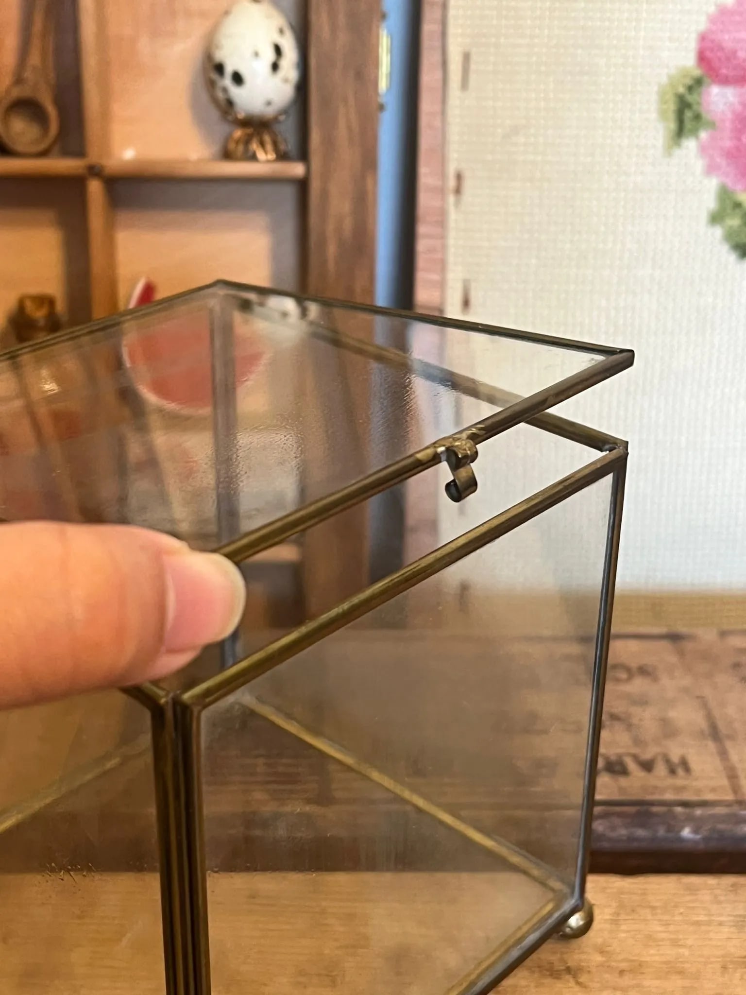 1970s Vintage Footed Brass Metal Glass Trinket Jewelry Box - 5