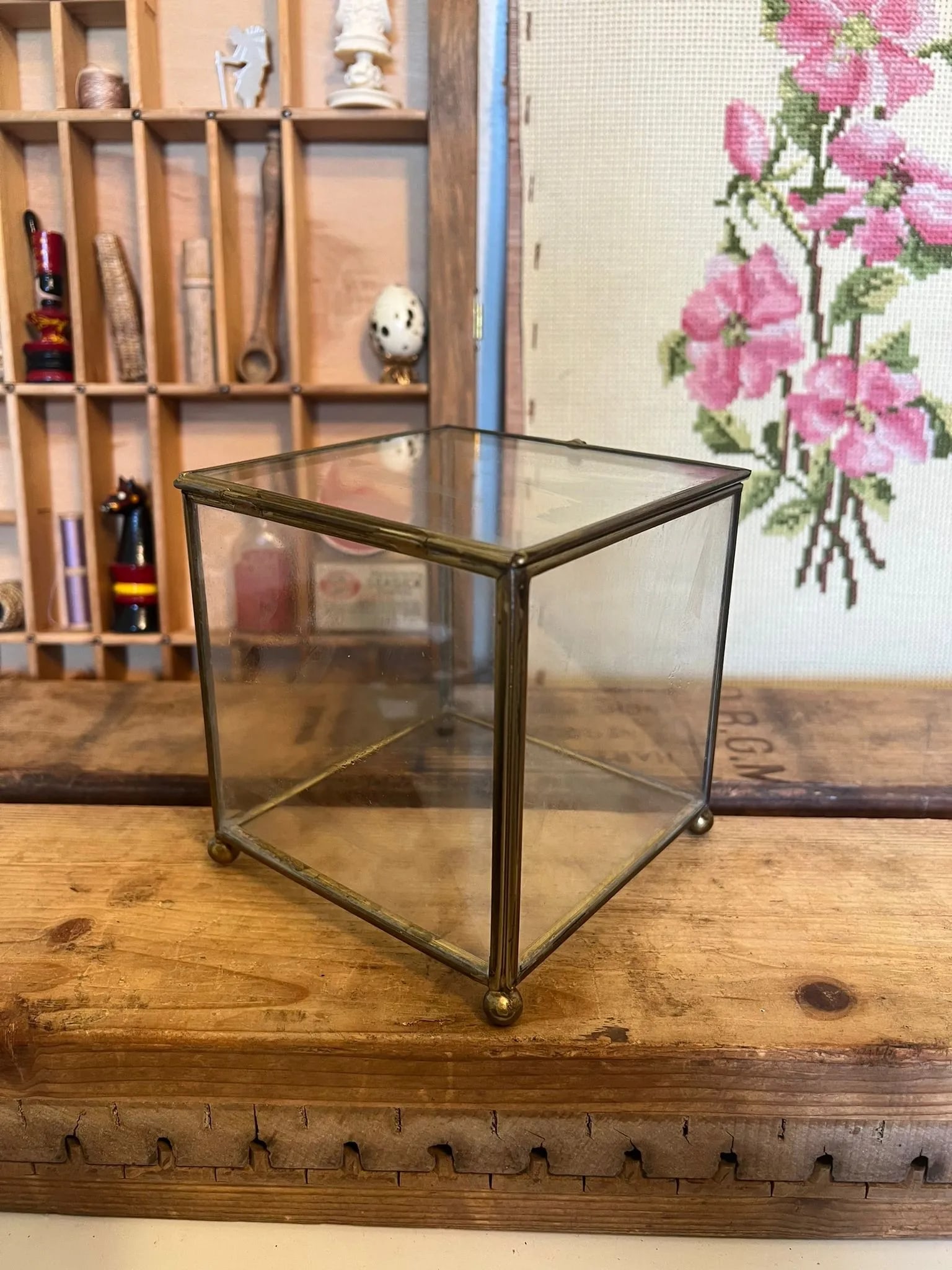 1970s Vintage Footed Brass Metal Glass Trinket Jewelry Box - 6