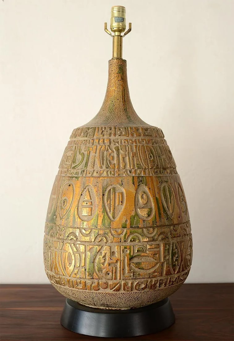 Mid-Century Brutalist Abstract Carved Pattern Table Lamp - 11