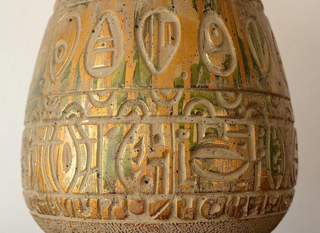 Mid-Century Brutalist Abstract Carved Pattern Table Lamp - 3
