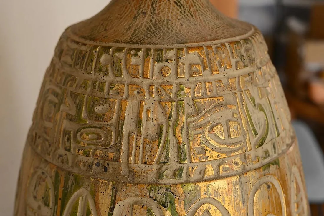 Mid-Century Brutalist Abstract Carved Pattern Table Lamp - 5