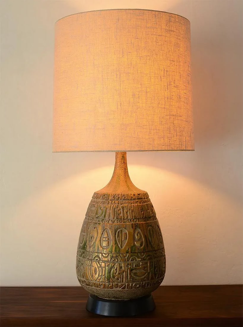 Mid-Century Brutalist Abstract Carved Pattern Table Lamp - 7