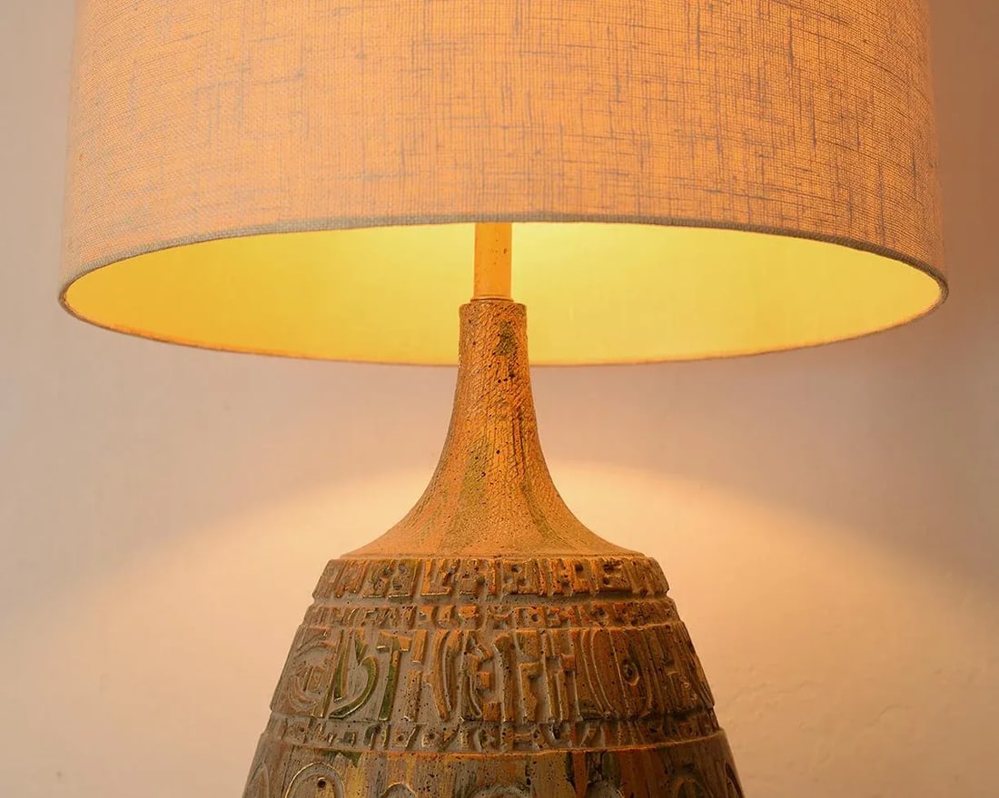 Mid-Century Brutalist Abstract Carved Pattern Table Lamp - 8