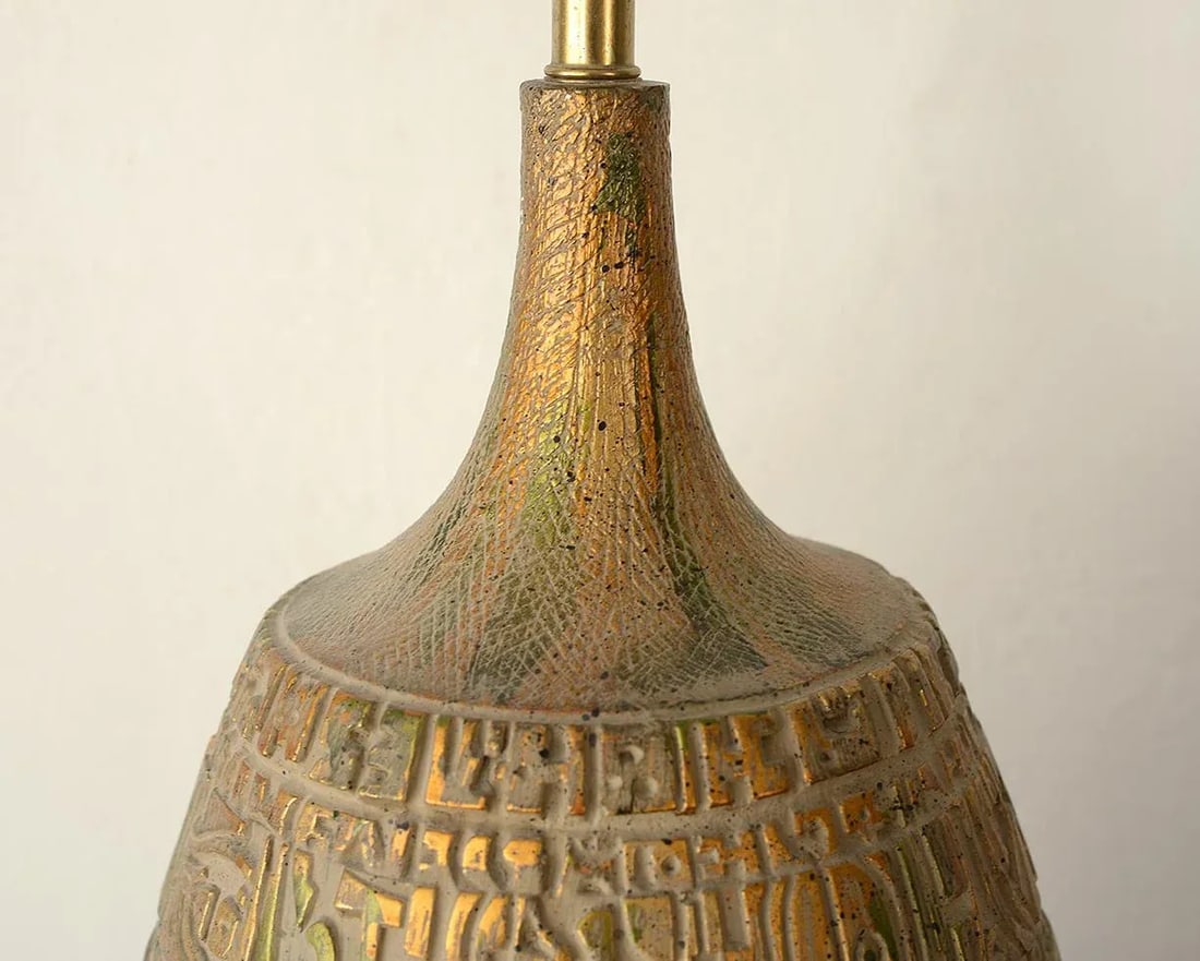 Mid-Century Brutalist Abstract Carved Pattern Table Lamp - 9