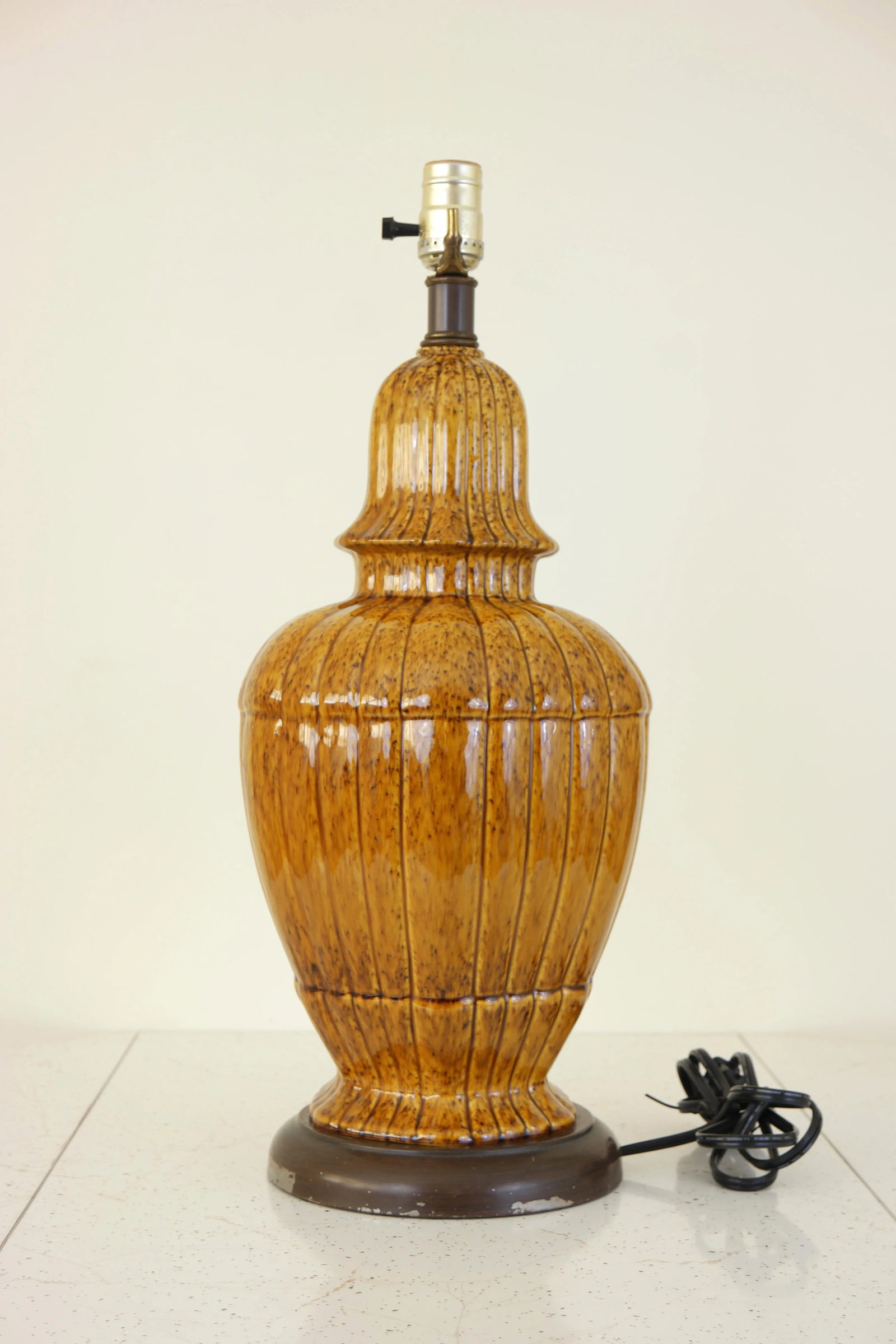 Mid-Century Modern Mustard Yellow Ceramic Table Lamp - 3