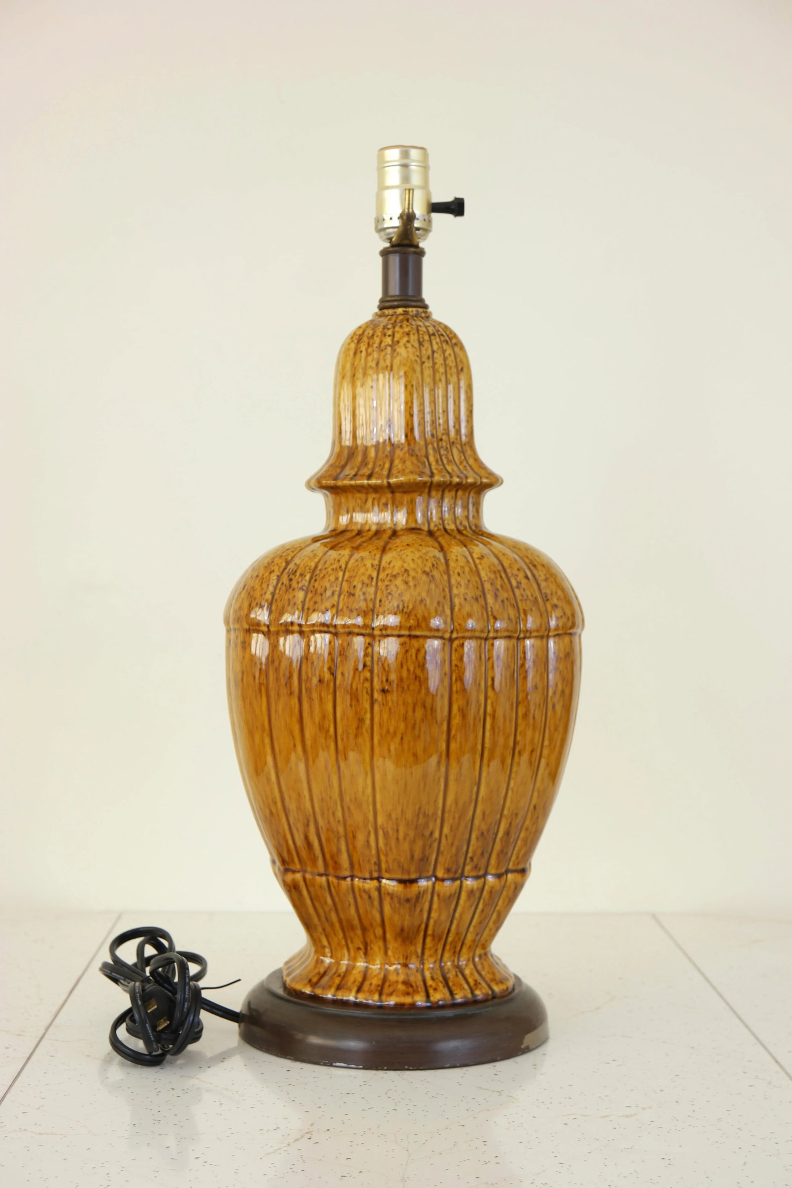 Mid-Century Modern Mustard Yellow Ceramic Table Lamp - 5