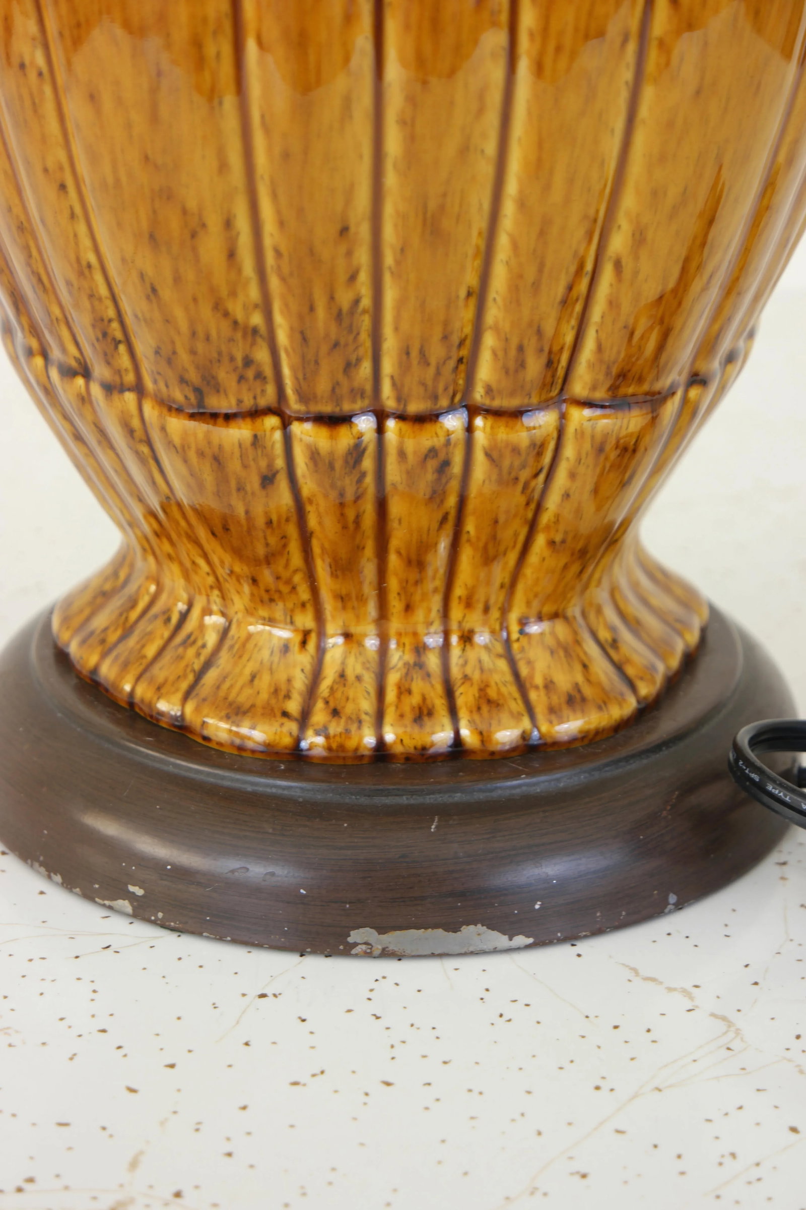 Mid-Century Modern Mustard Yellow Ceramic Table Lamp - 6