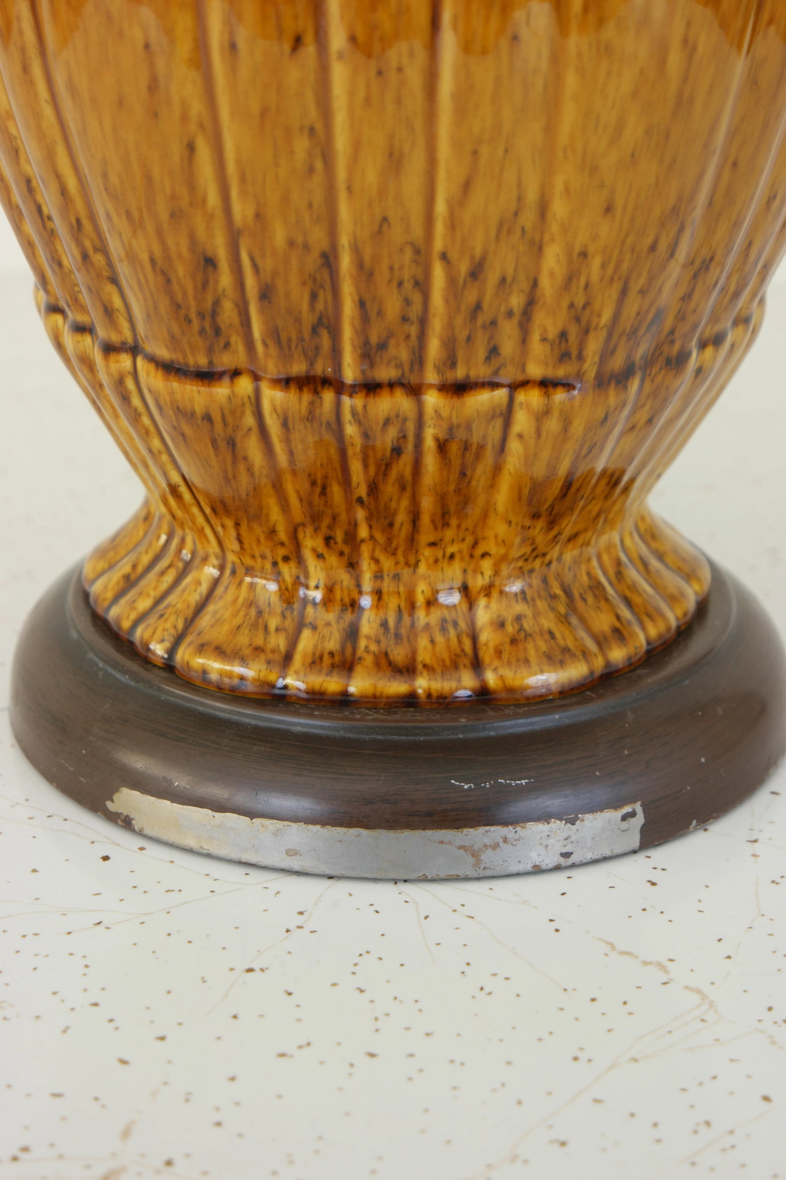 Mid-Century Modern Mustard Yellow Ceramic Table Lamp - 7