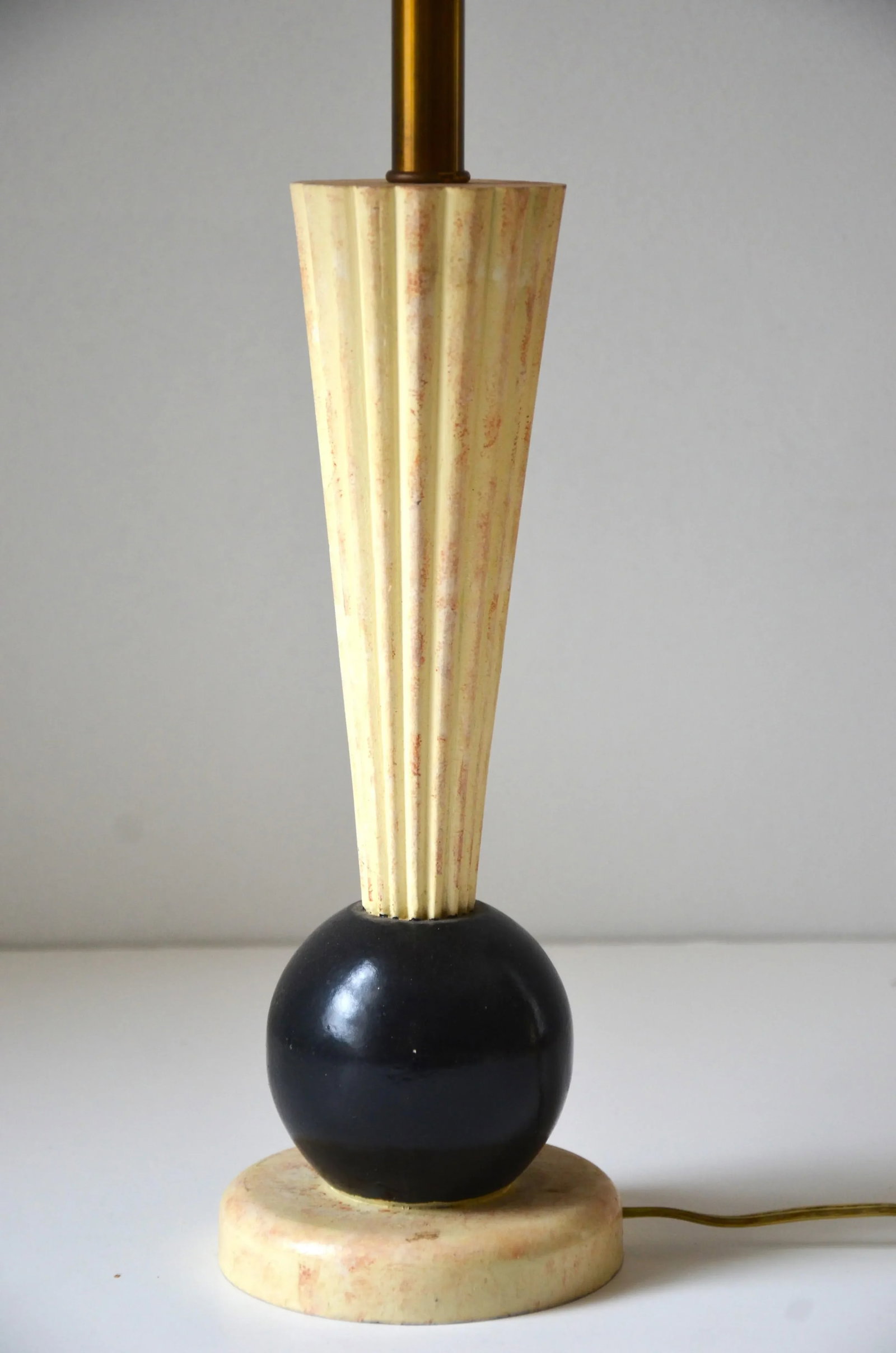 Italian Memphis Style Mid-Century Chalkware Table Lamp With Pleated Fabric Shade, Circa 1950-60's - 5
