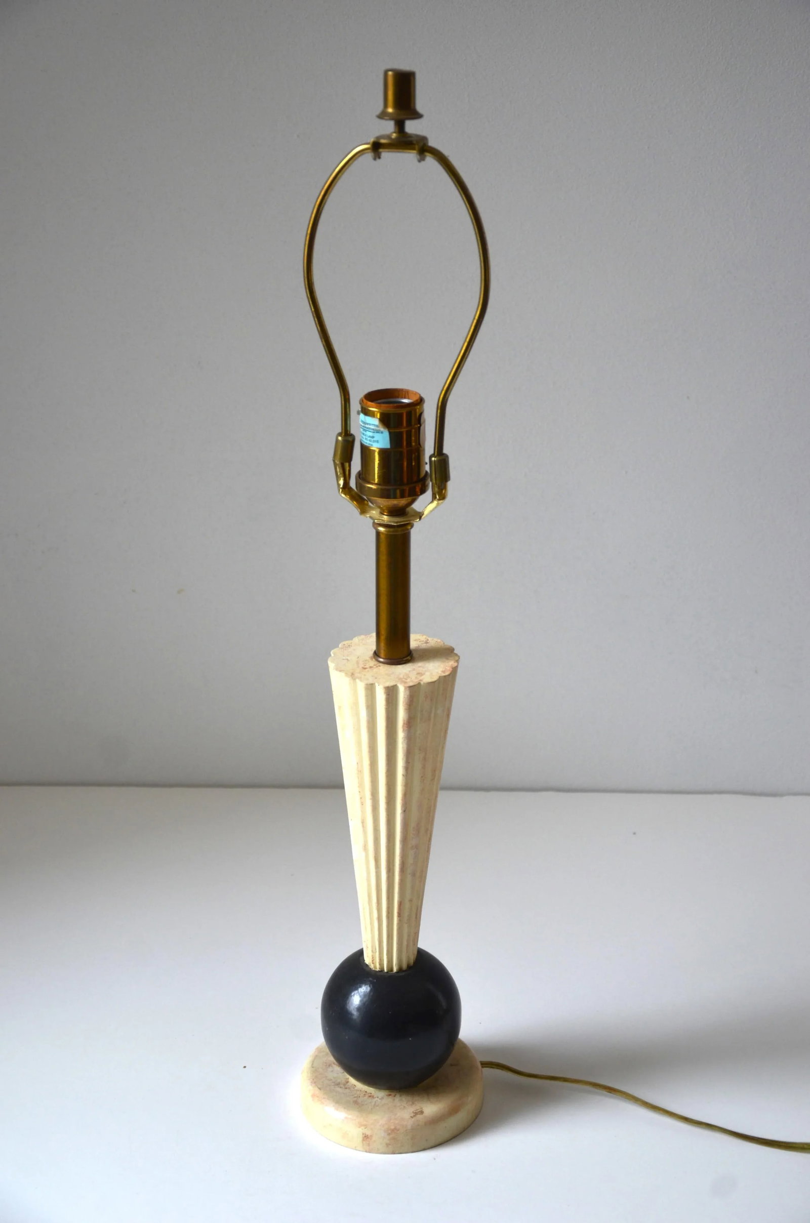 Italian Memphis Style Mid-Century Chalkware Table Lamp With Pleated Fabric Shade, Circa 1950-60's - 6