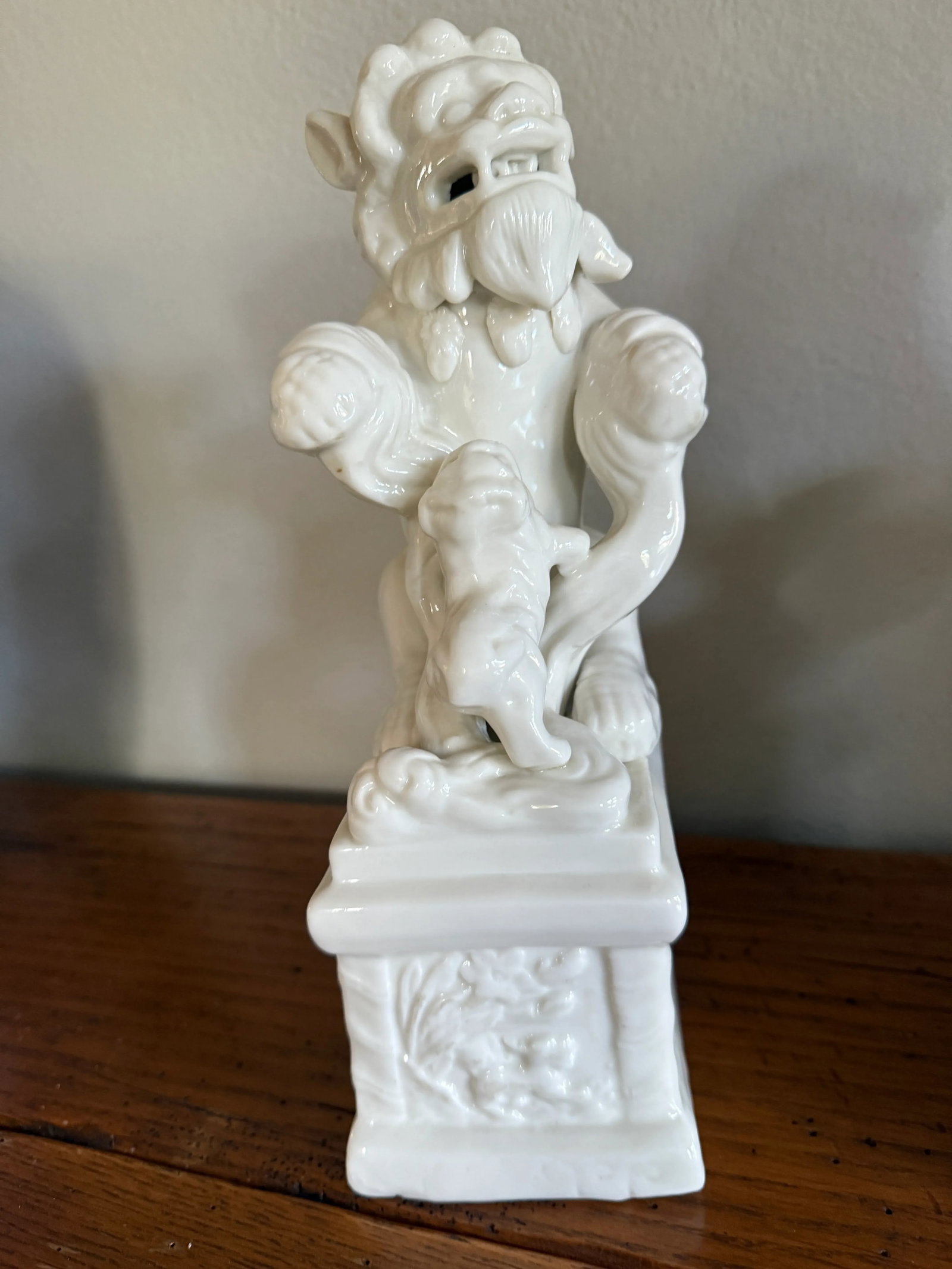 Blanc De Chine Foo Dogs With Ball and Baby, 1940's, a Pair - 8