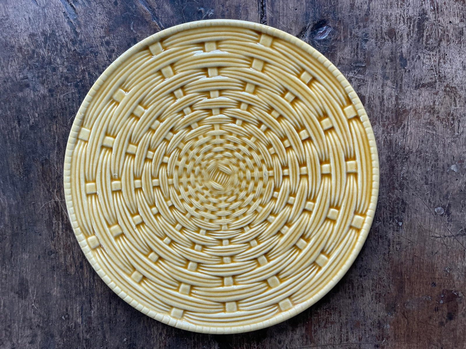 1930s French Yellow Majolica Trivet, Signed Sarreguemines - 4